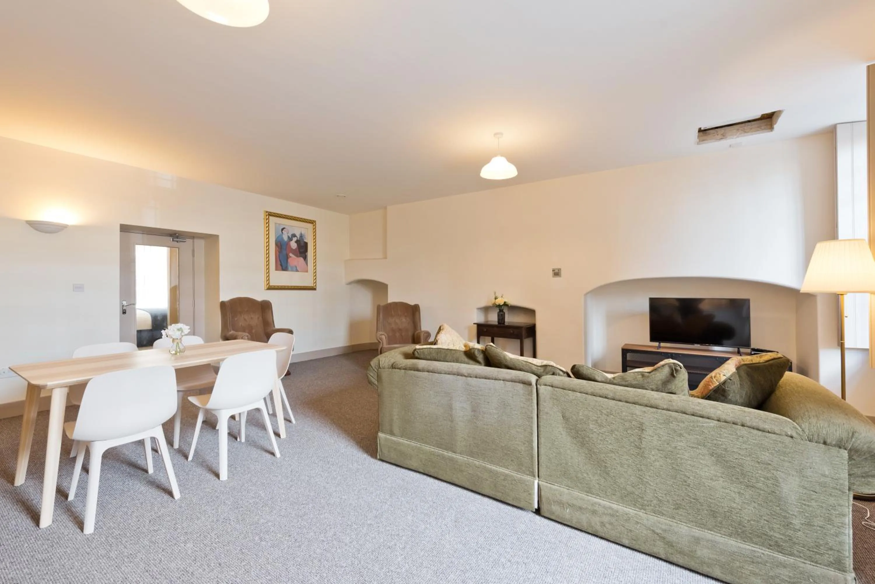 Living room in Henrietta Suites City Centre