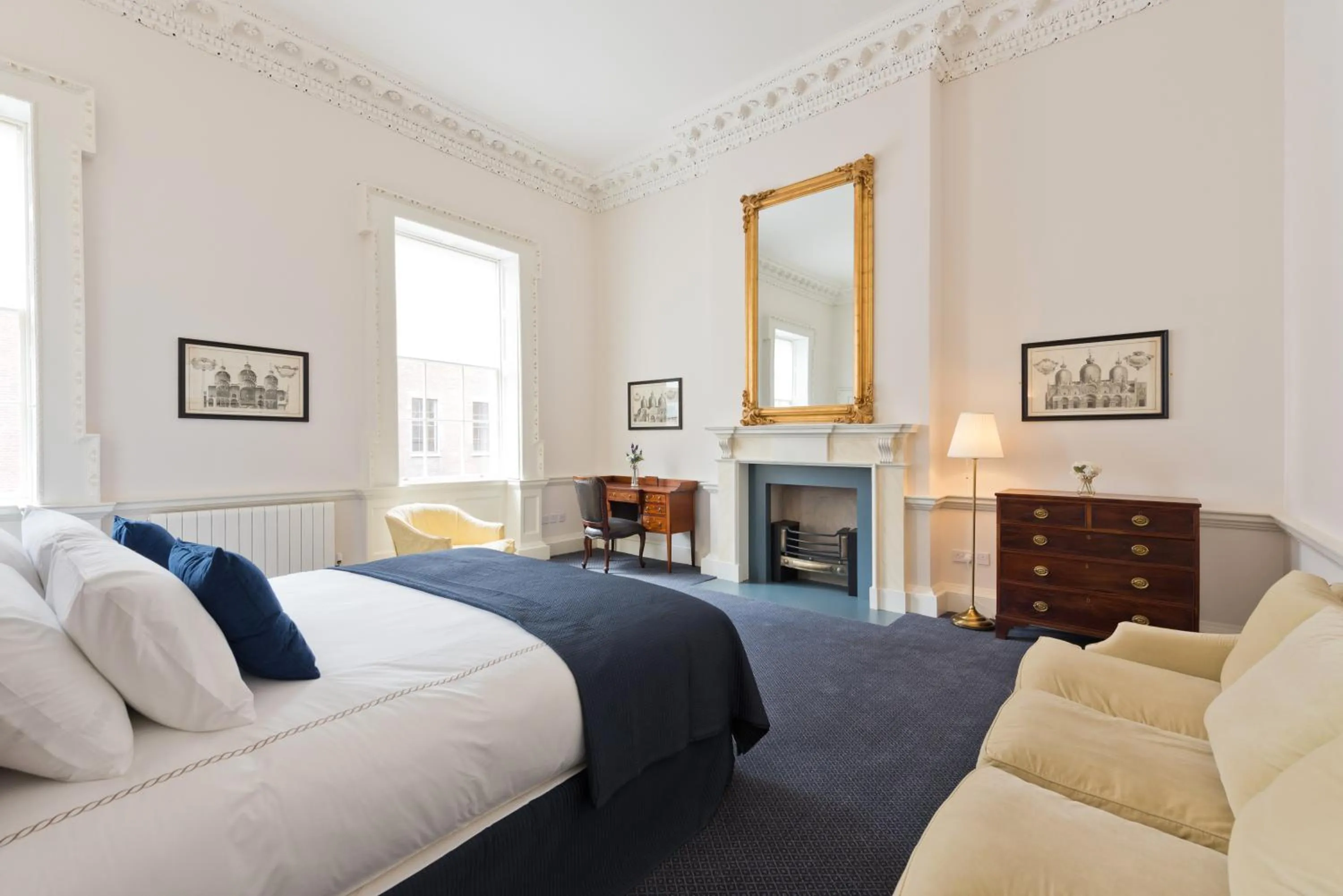 Bed in Henrietta Suites City Centre