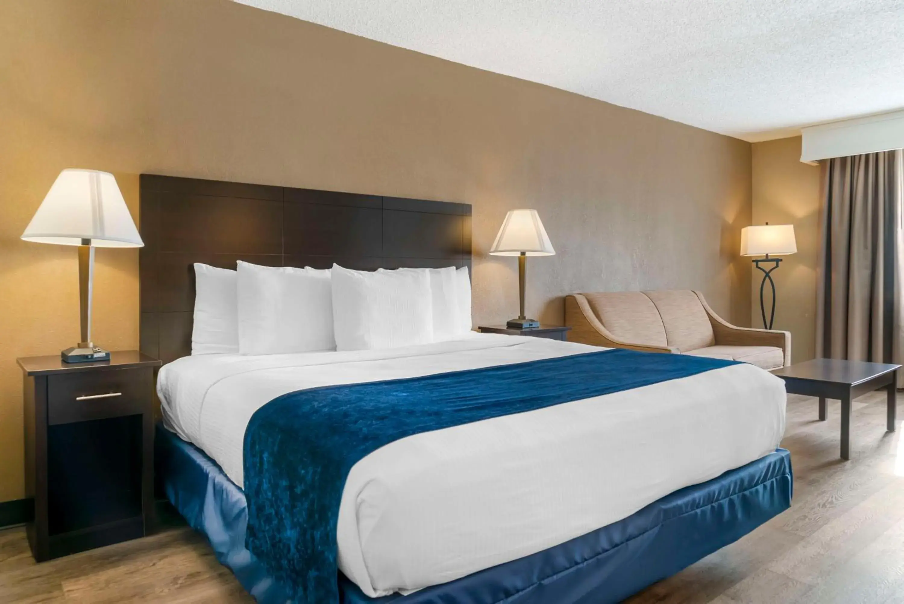 King Room with Sofa Bed in Best Western Greenfield Inn King Room with Sofa Bed in Best Western Greenfield Inn