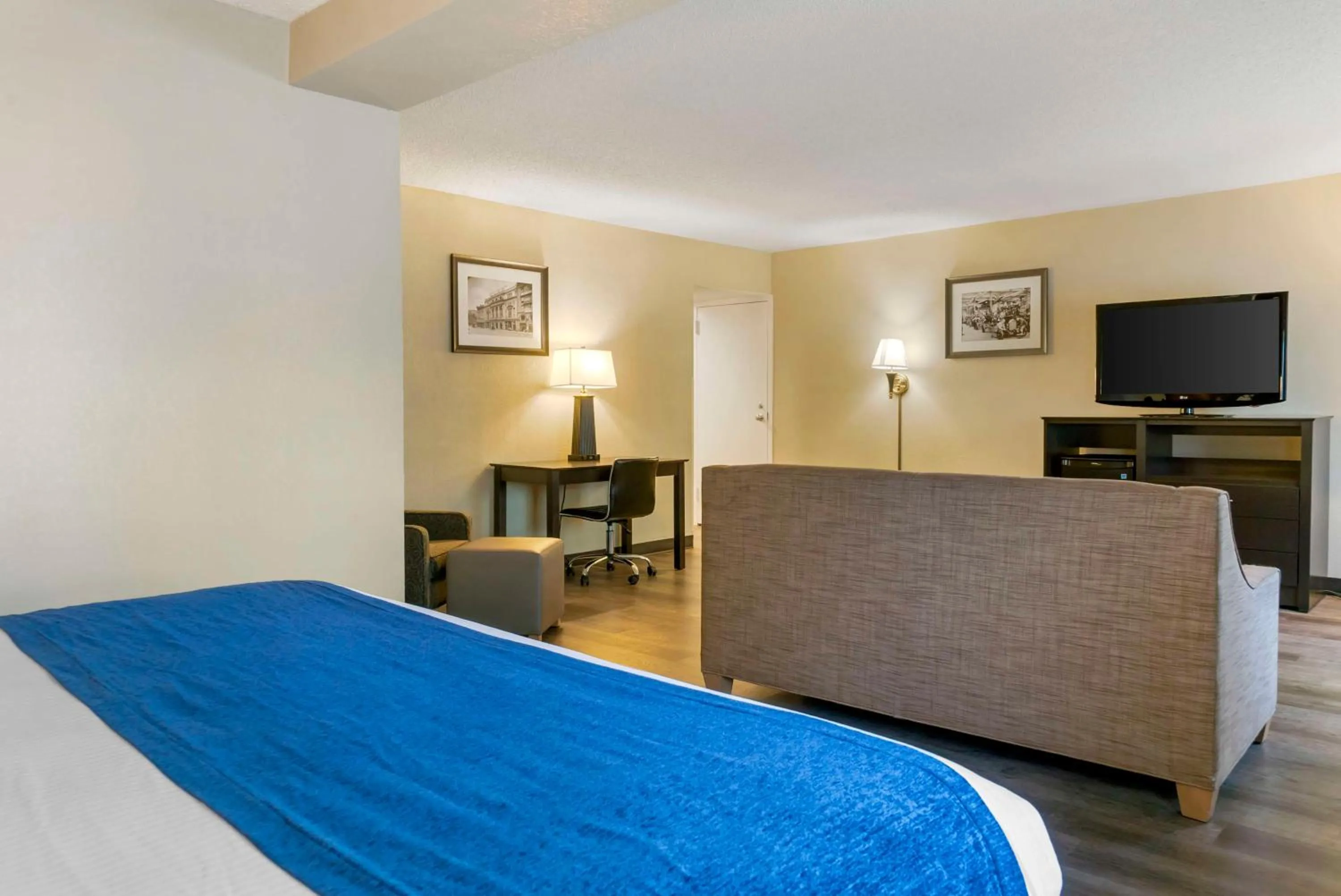 Bedroom, Bed in Best Western Greenfield Inn