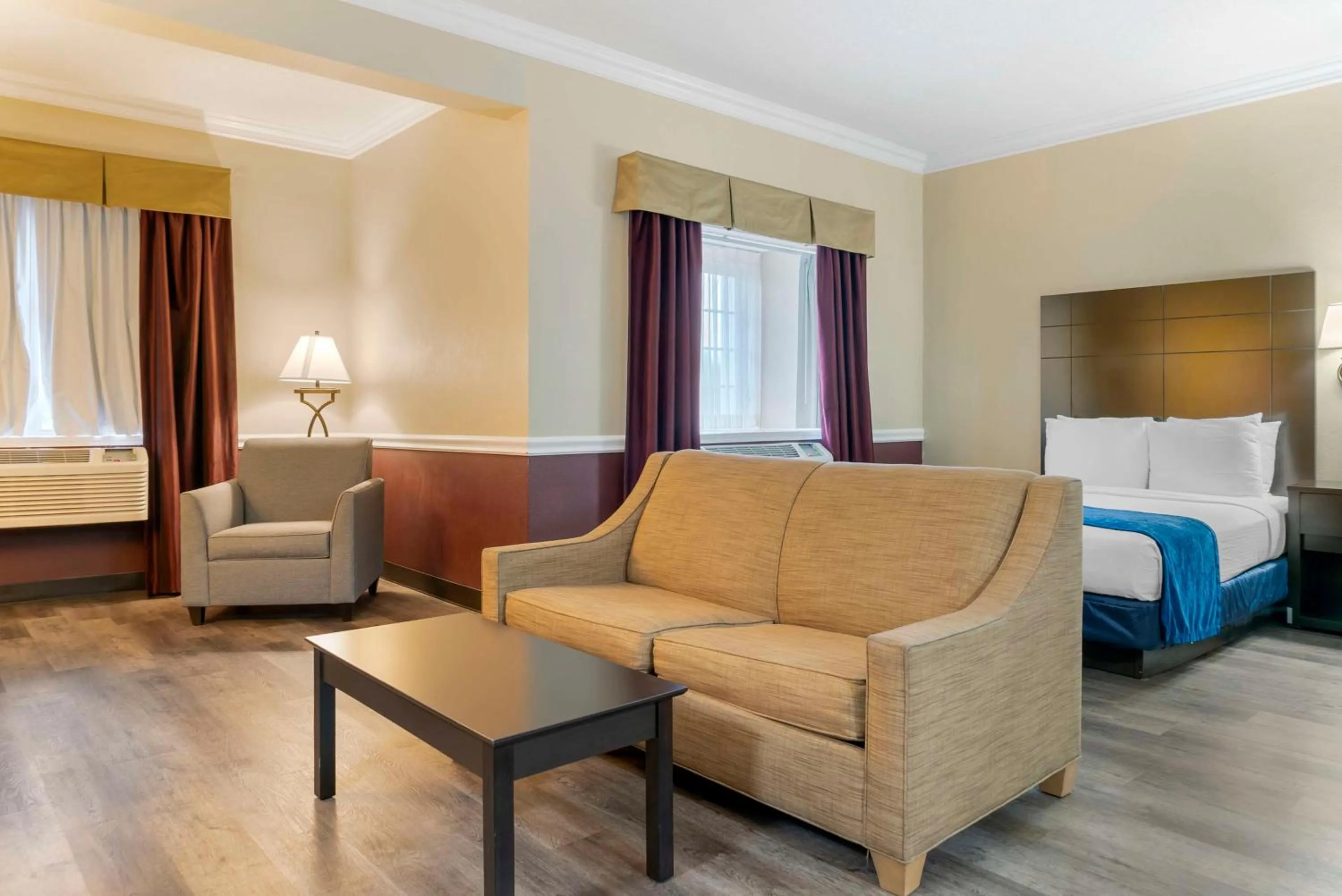 Bedroom, Bed in Best Western Greenfield Inn