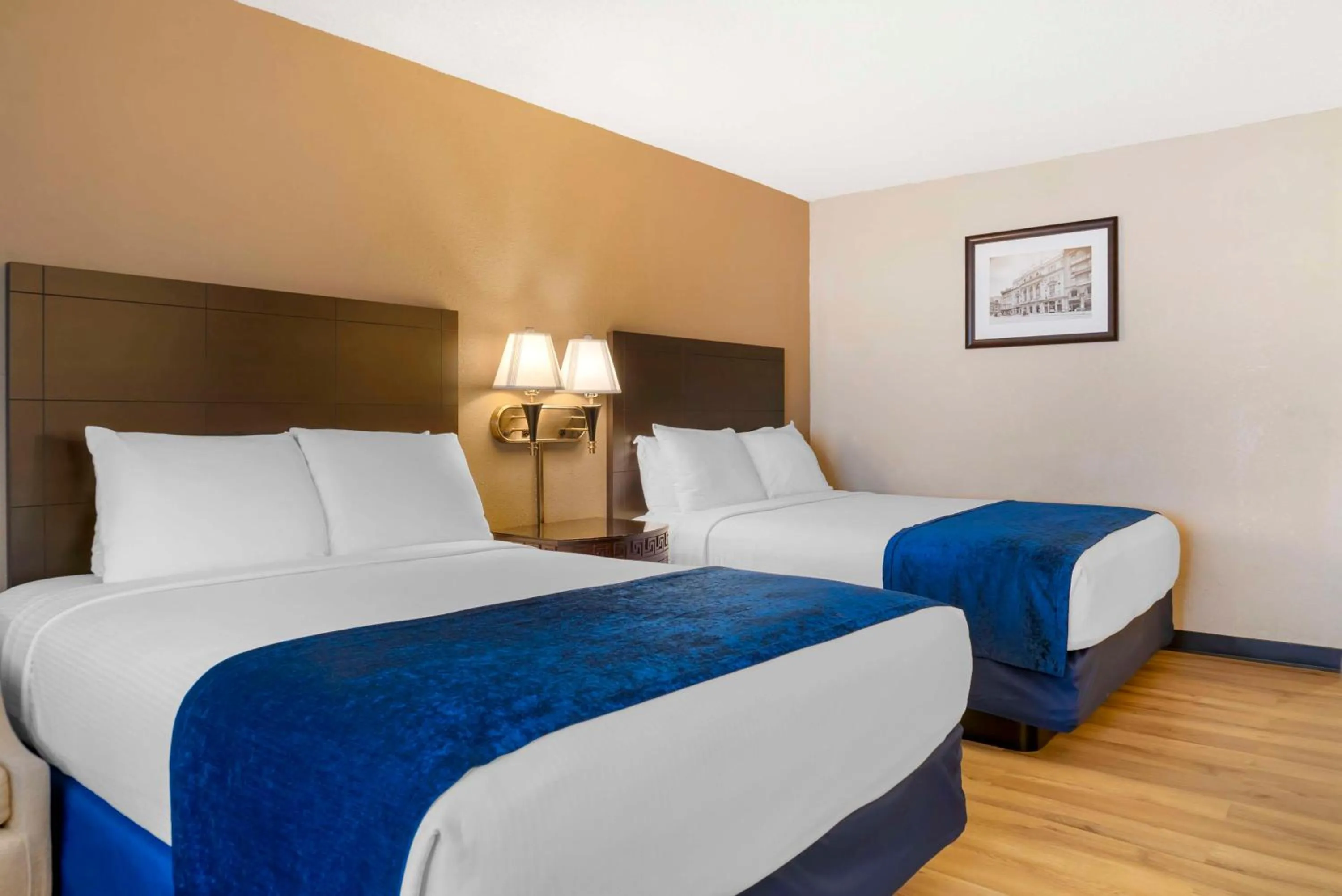 Bedroom, Bed in Best Western Greenfield Inn