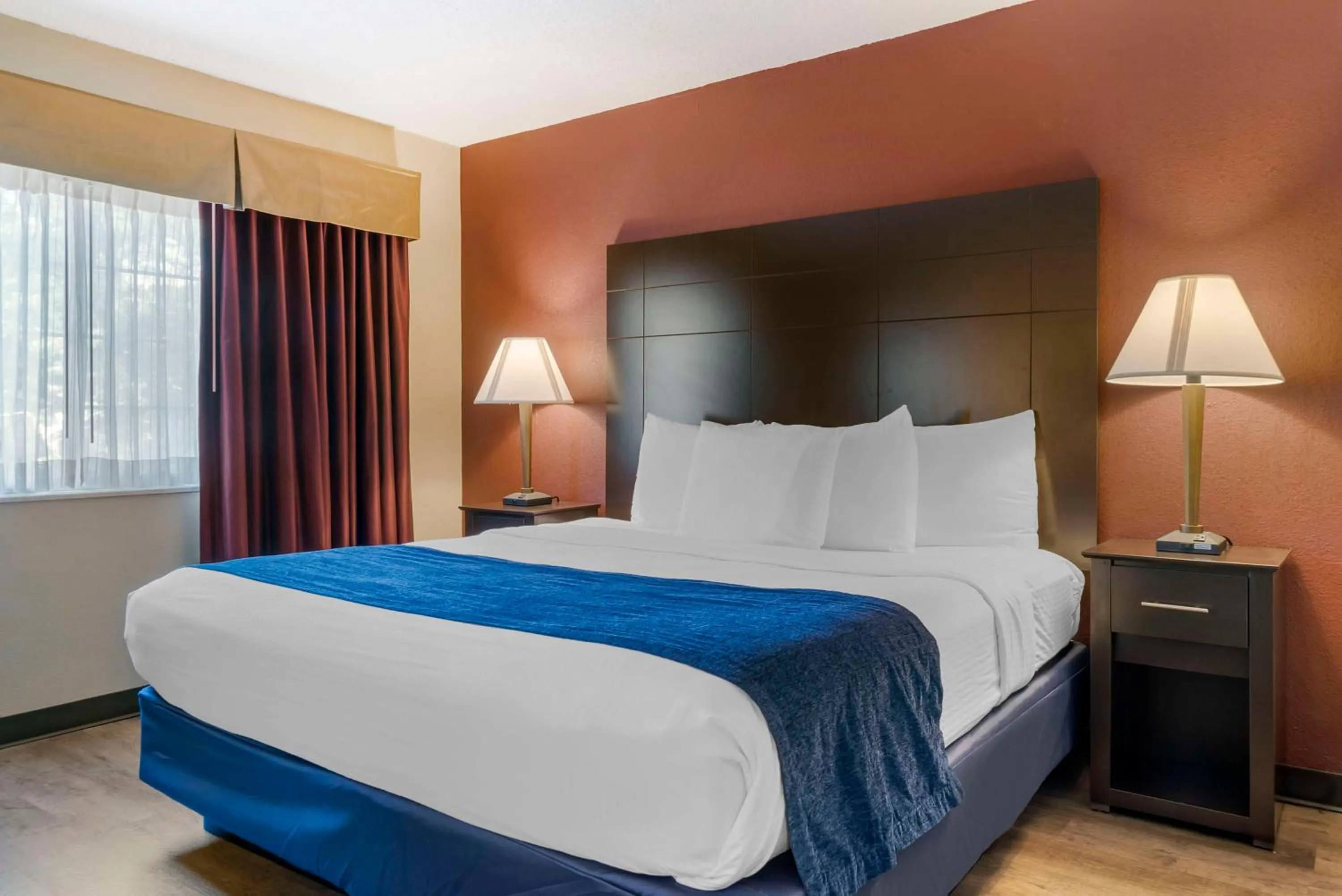 Bedroom, Bed in Best Western Greenfield Inn