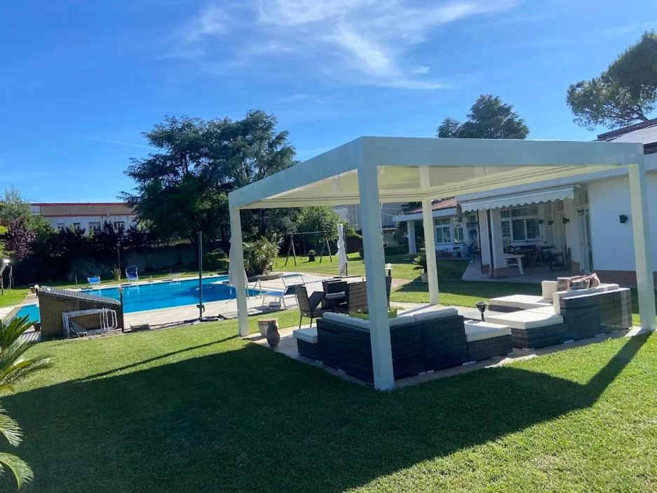 Swimming pool in B&B Villa Maria