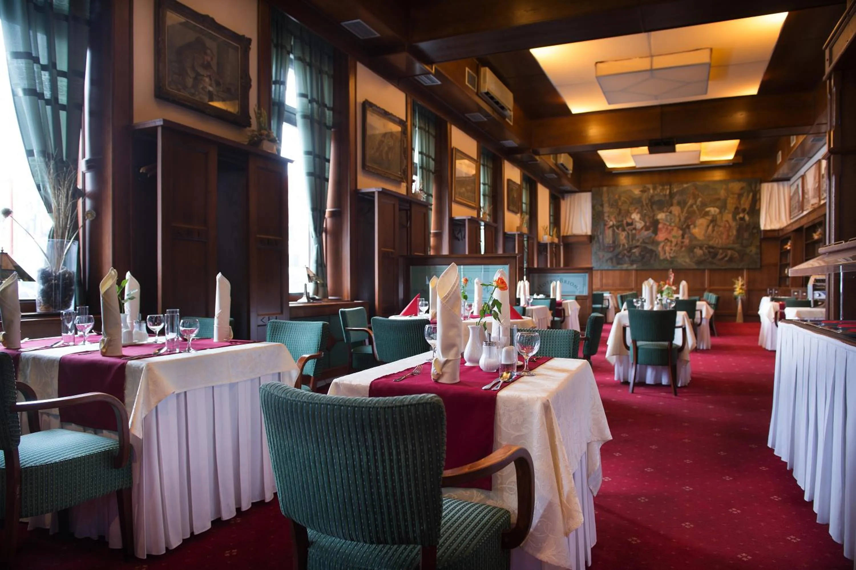 Restaurant/places to eat in Brioni Suites