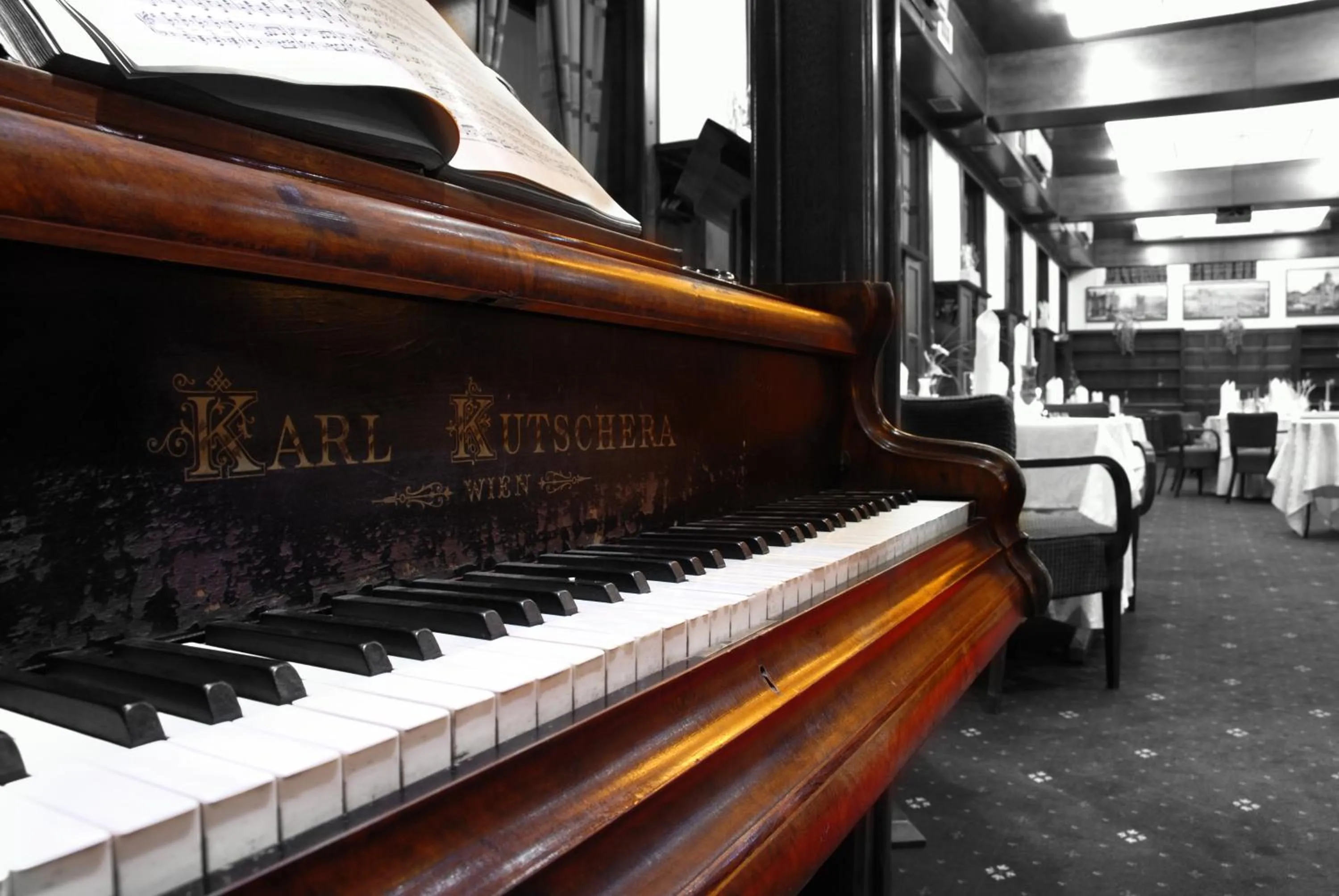 Restaurant/places to eat in Brioni Suites