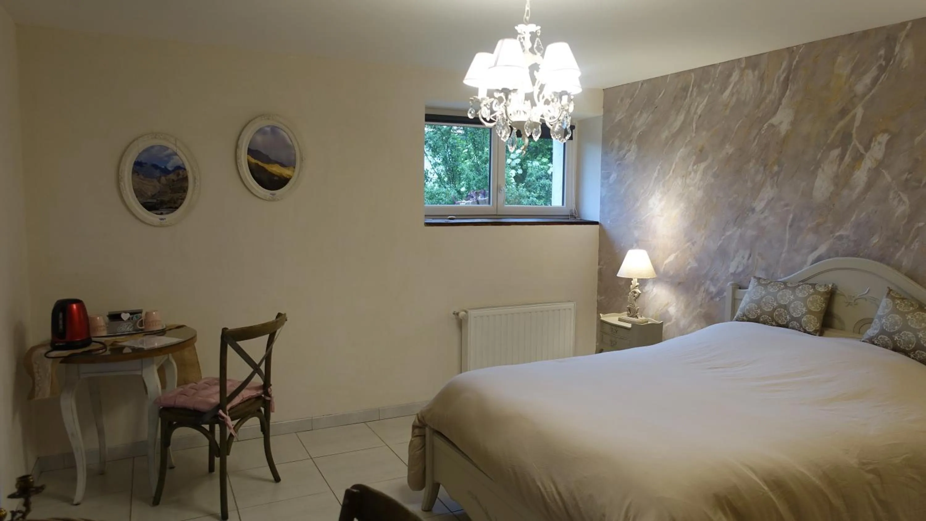 Bed in Le jardin des secrets