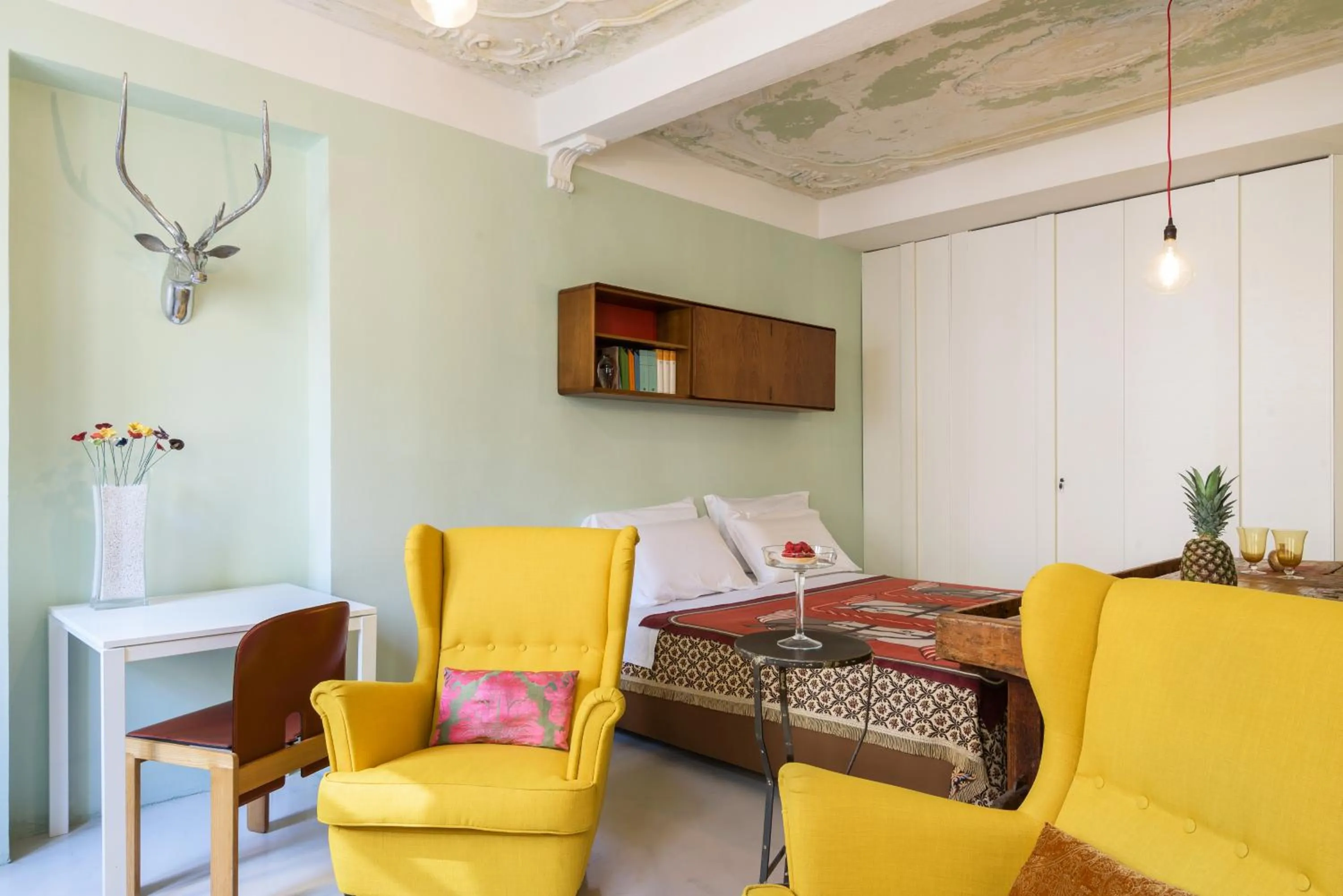 Photo of the whole room in Duomo Luxury Suite - by MyHomeInComo