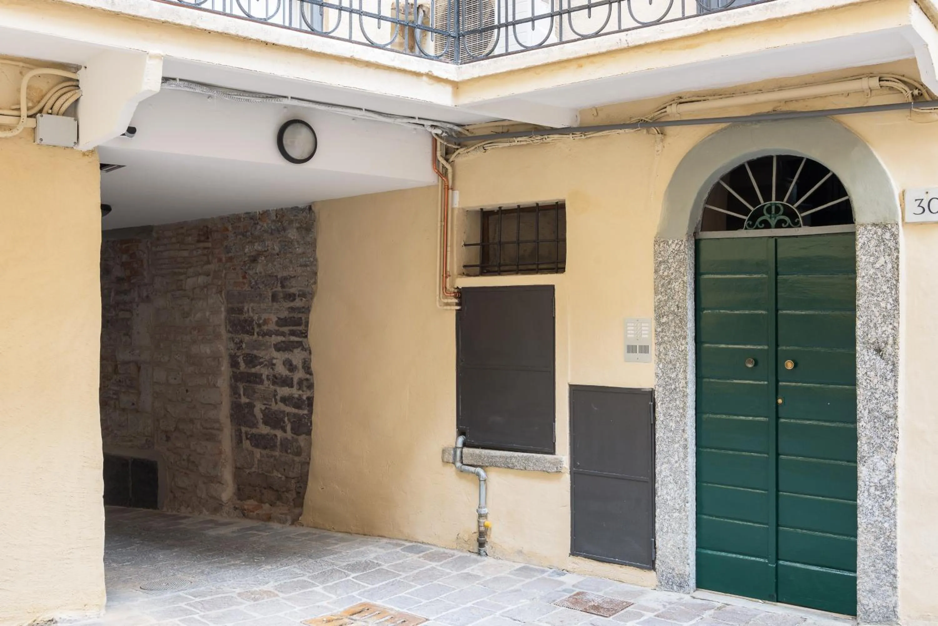 Facade/entrance in Duomo Luxury Suite - by MyHomeInComo