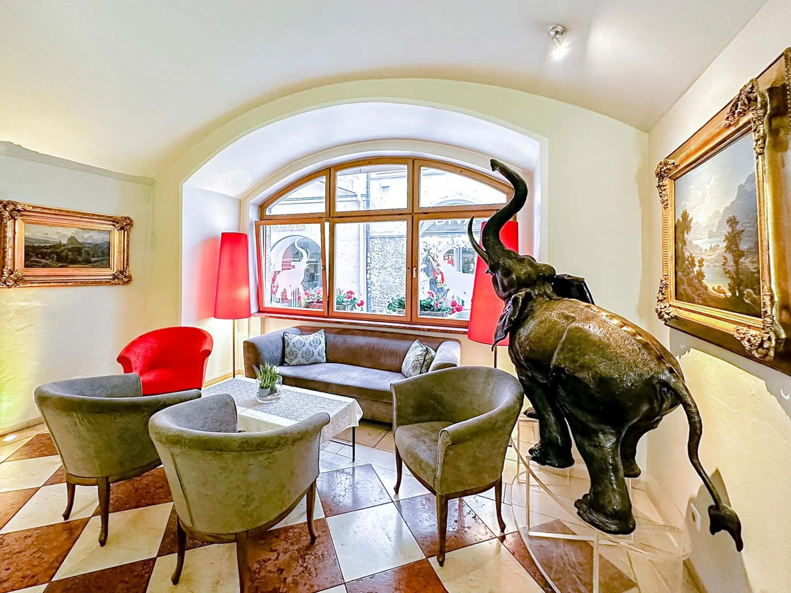 Lobby or reception in Hotel Elefant Family Business