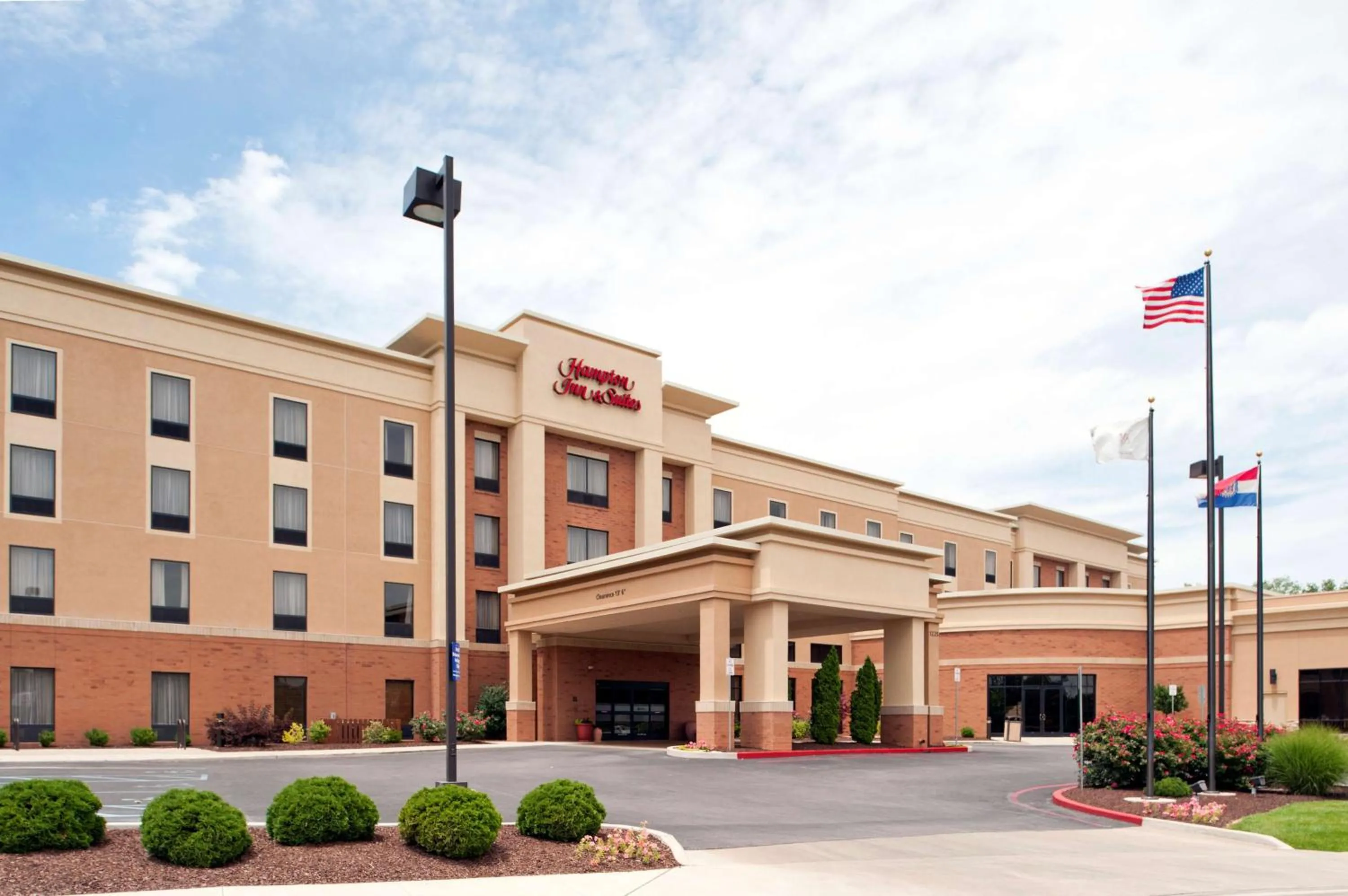 Property building in Hampton Inn & Suites Columbia at the University of Missouri