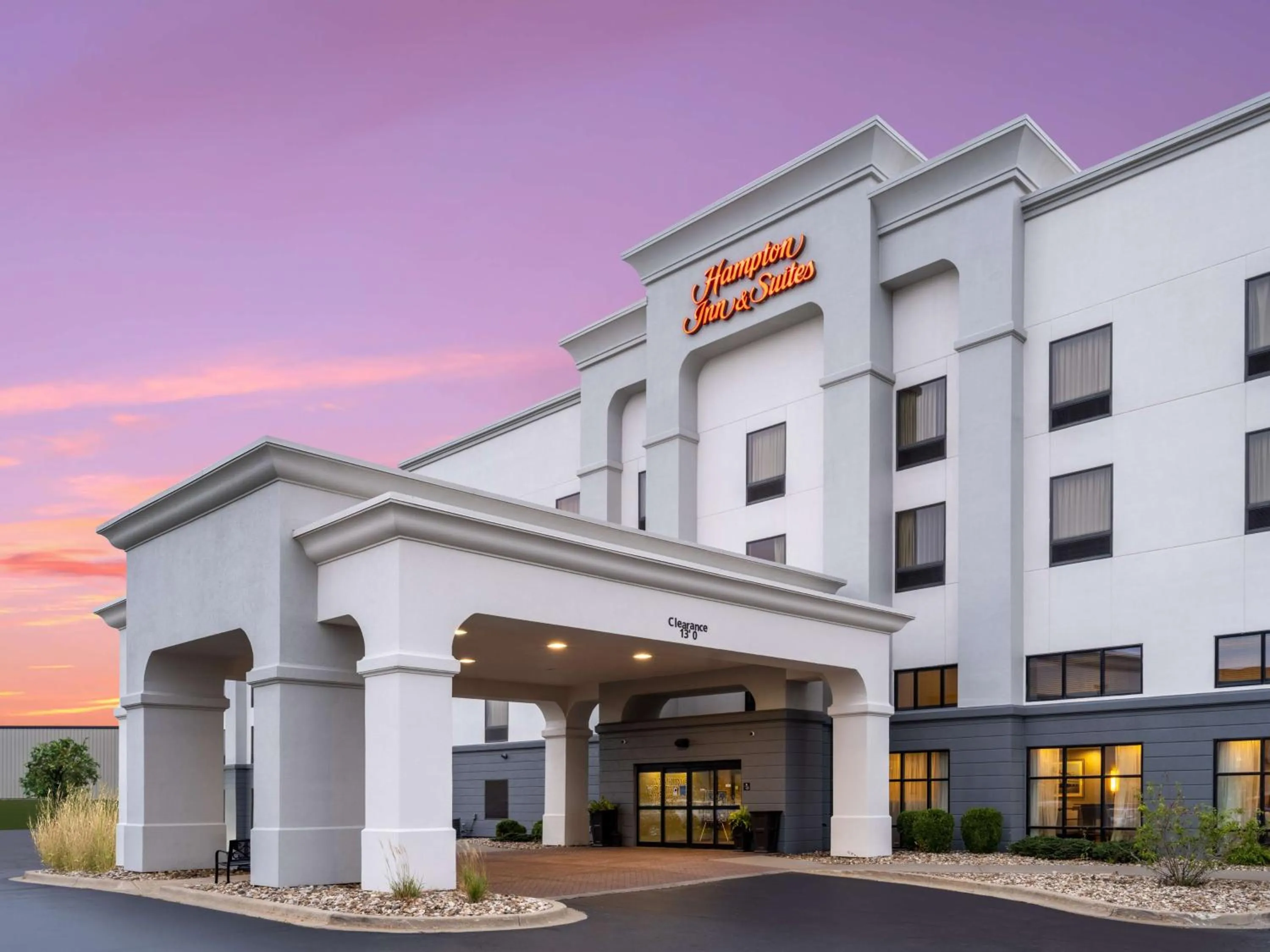 Property building in Hampton Inn & Suites Cedar Rapids