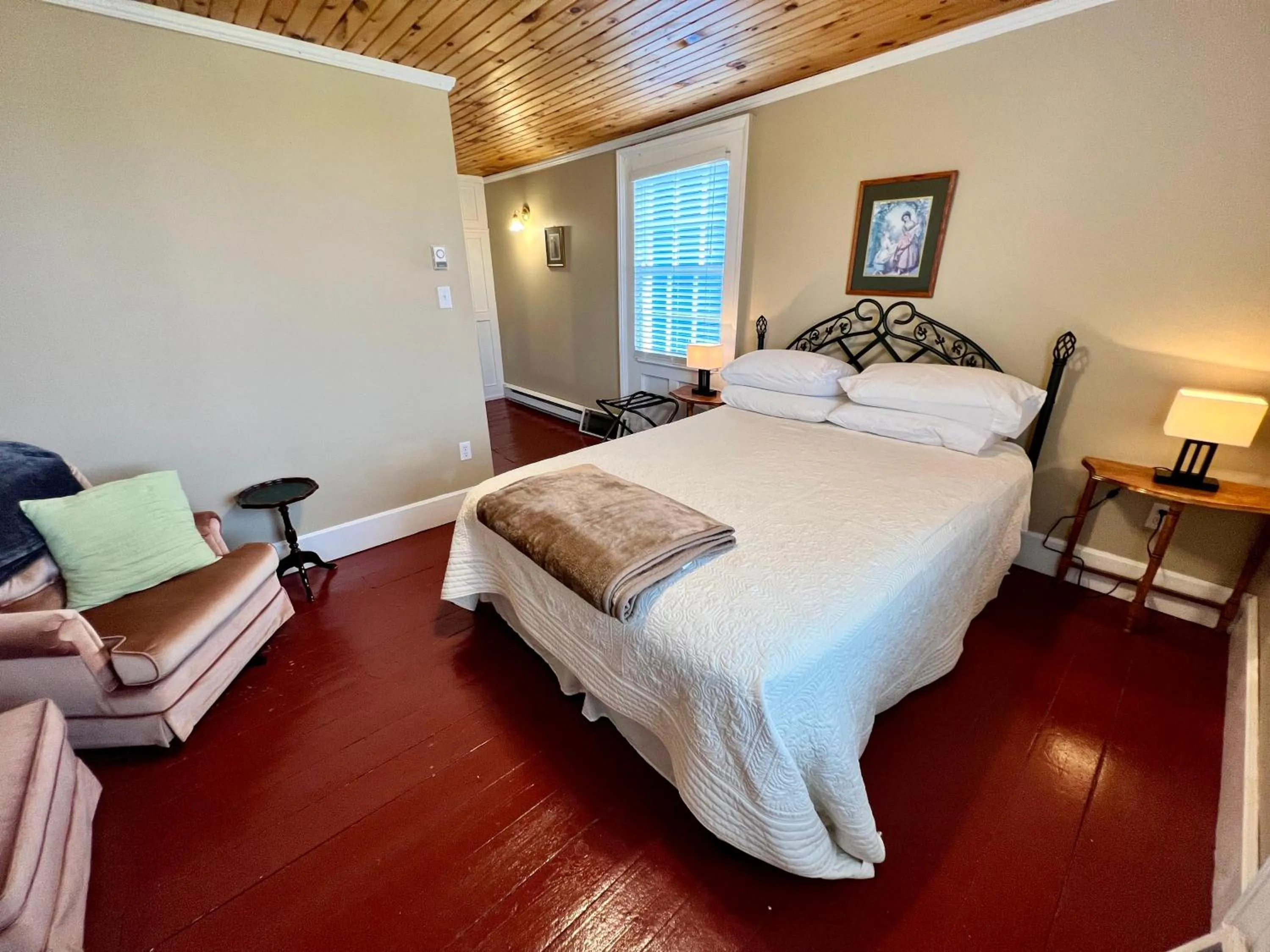 Bed in Bishop White Manor