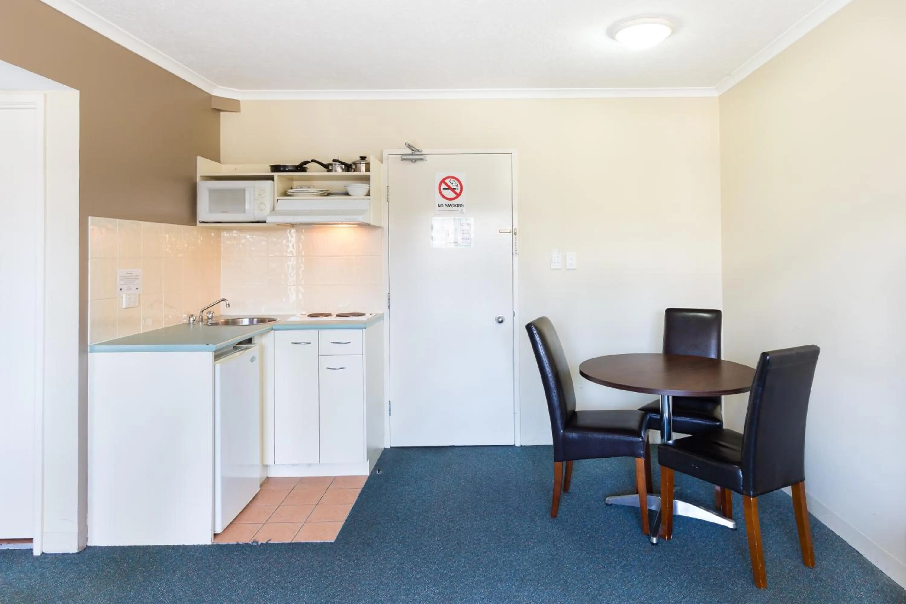 Kitchen or kitchenette in Riverside Hotel Southbank