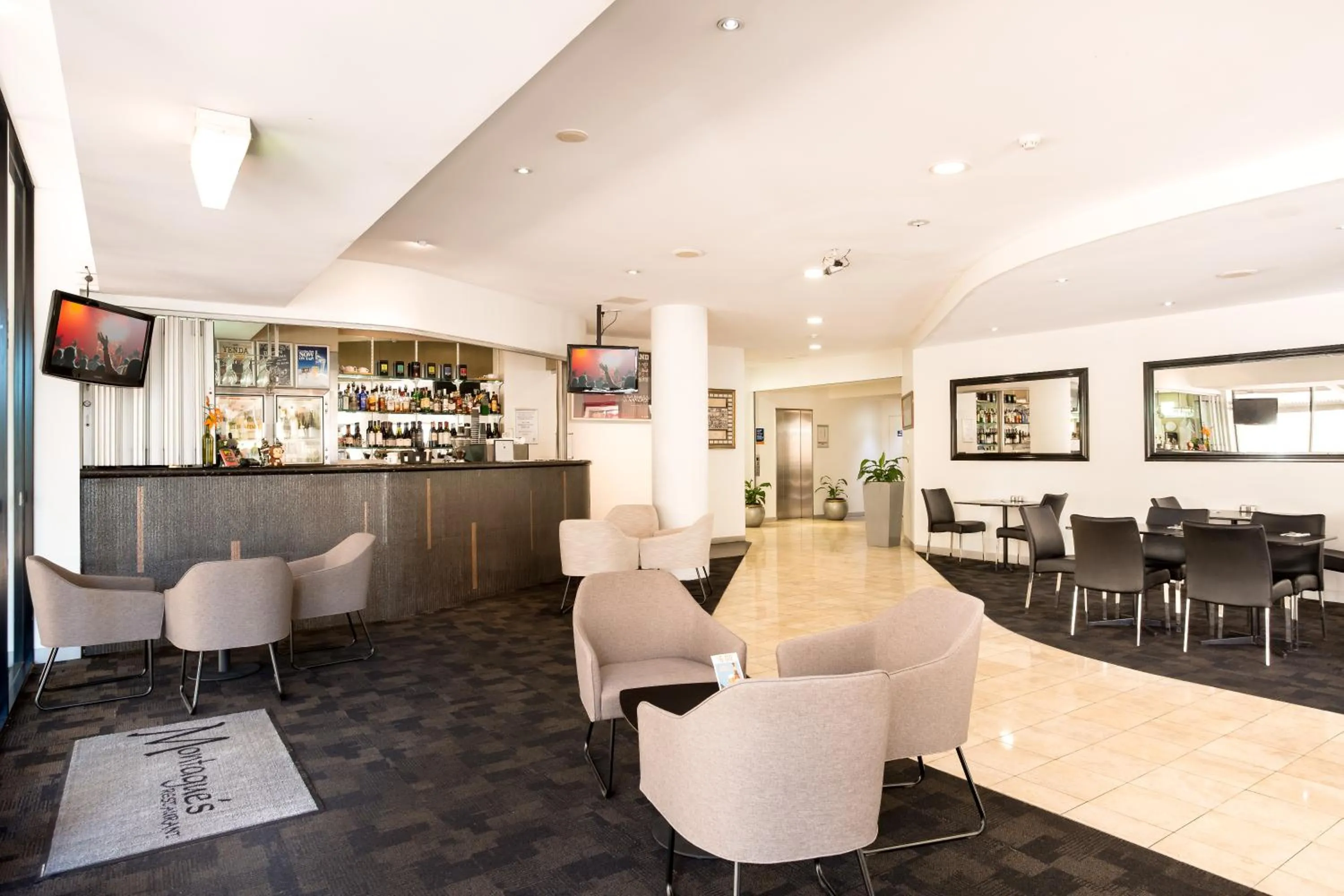 Restaurant/places to eat in Riverside Hotel Southbank