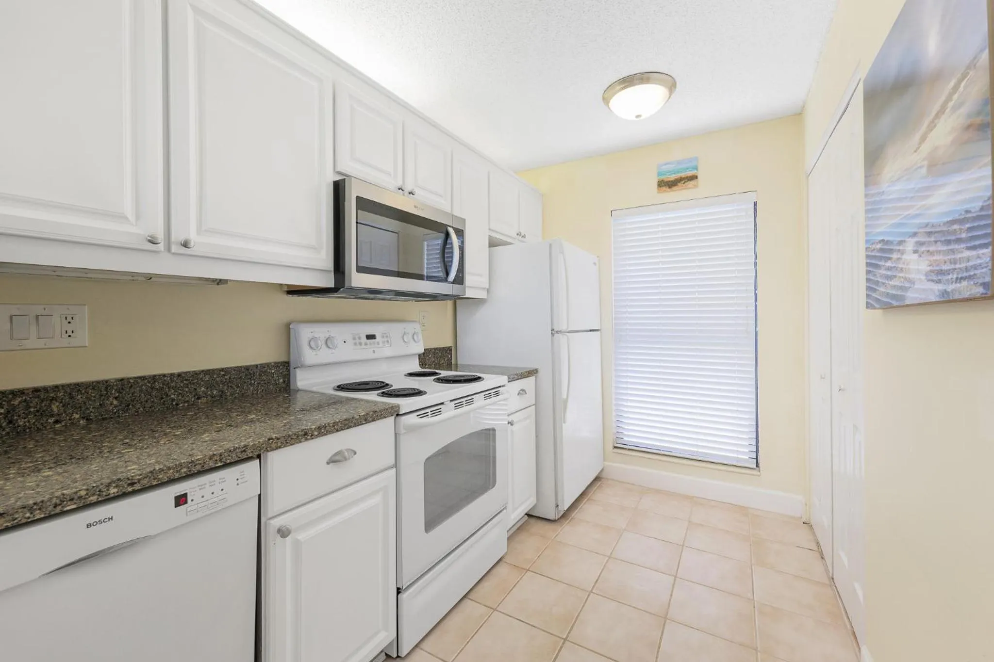 Kitchen or kitchenette in Sea Place 11209