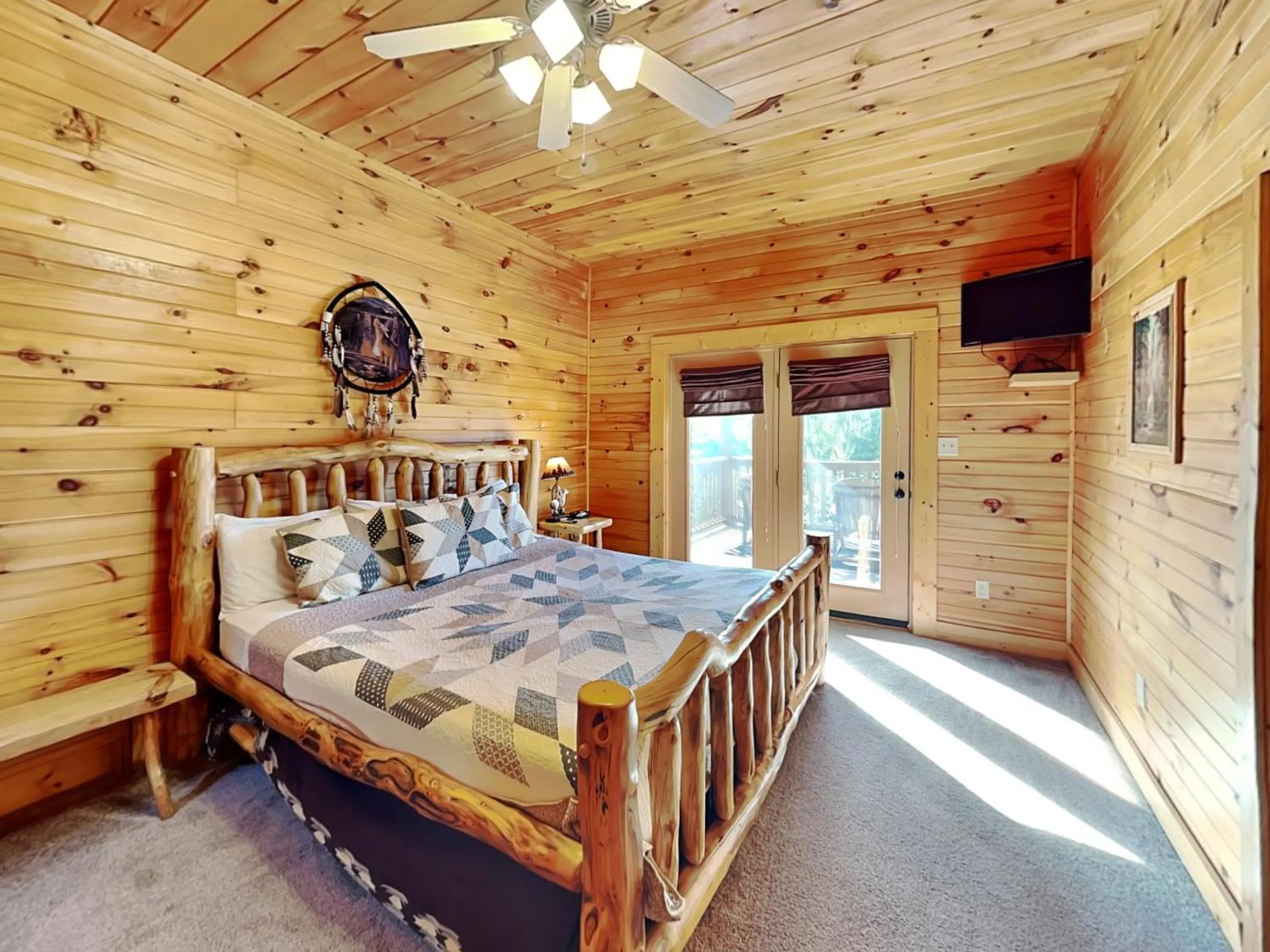 Property building, Bed in A Majestic View III