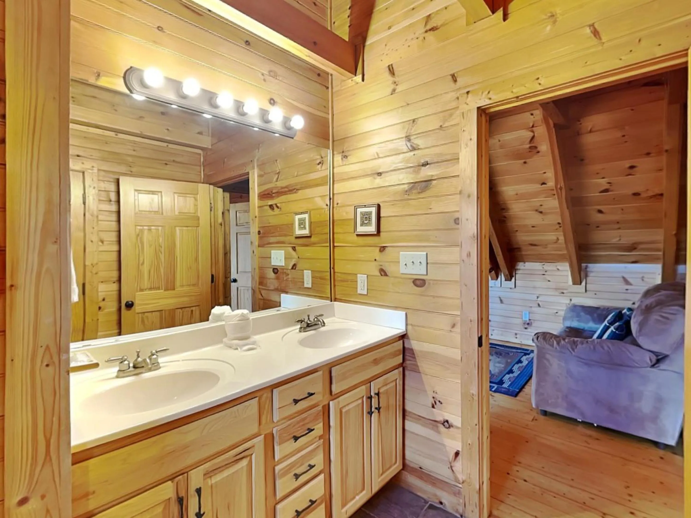 Property building, Bed in A Majestic View III