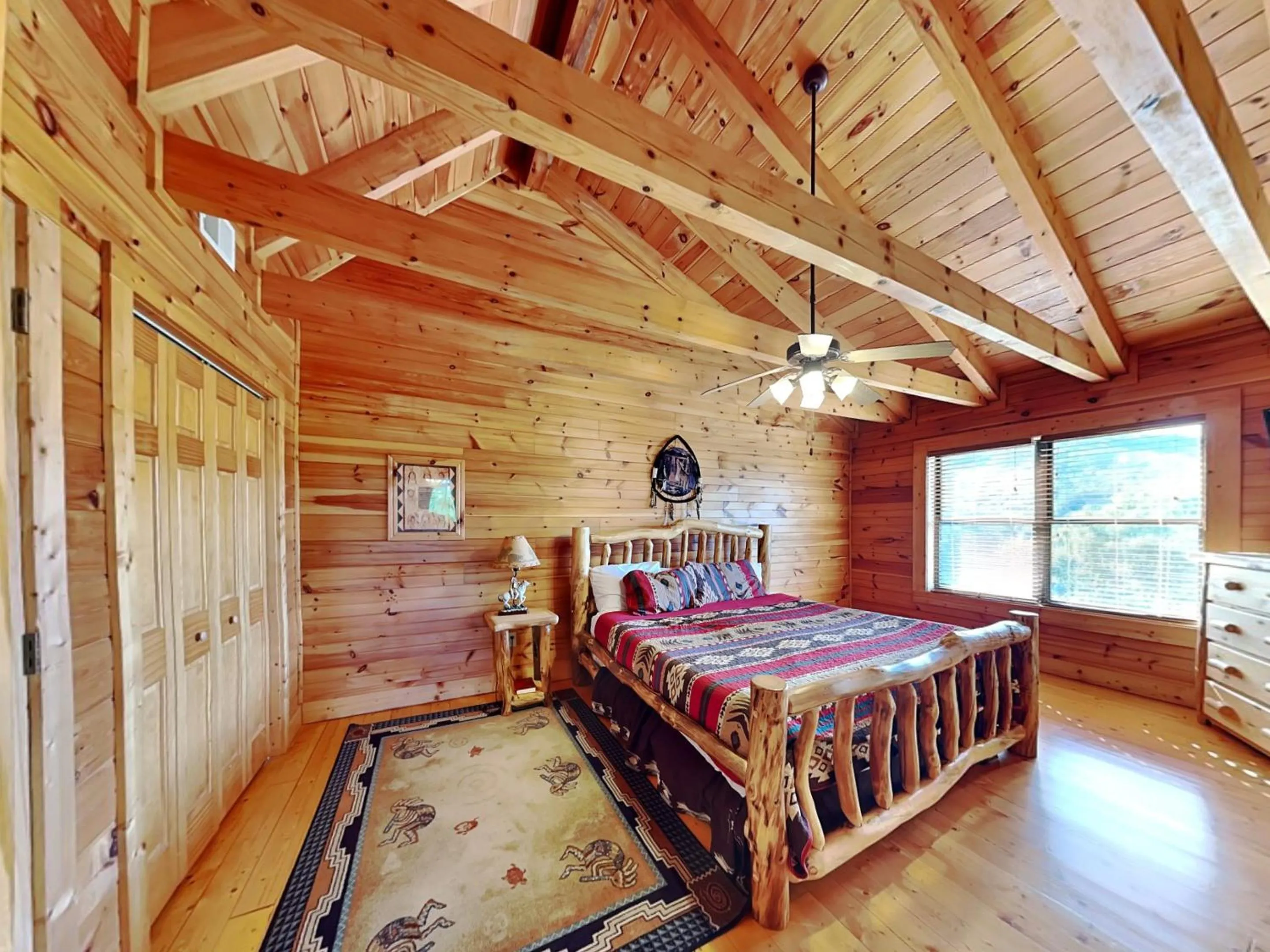 Property building, Bed in A Majestic View III