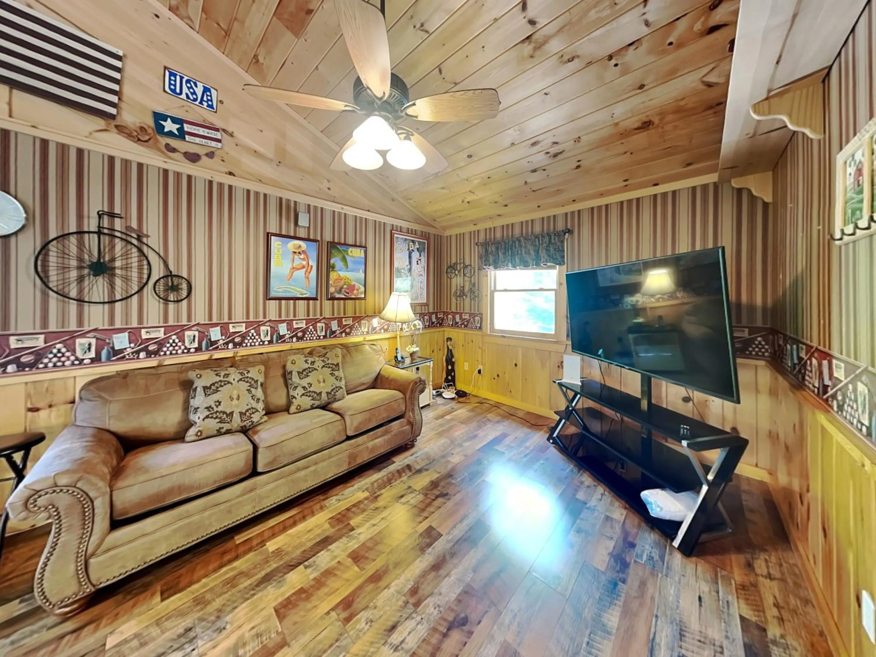 Property building in Lazy Cub Lodge