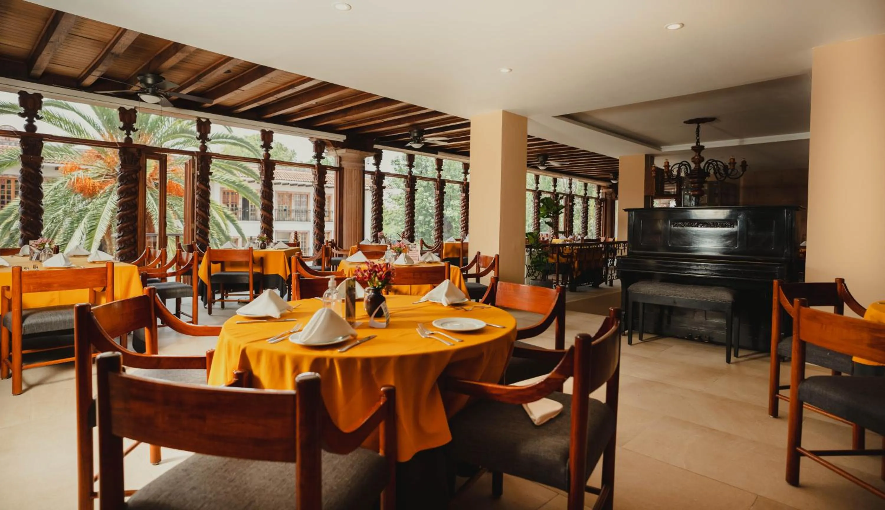 Restaurant/places to eat in Hotel Plaza Uruapan