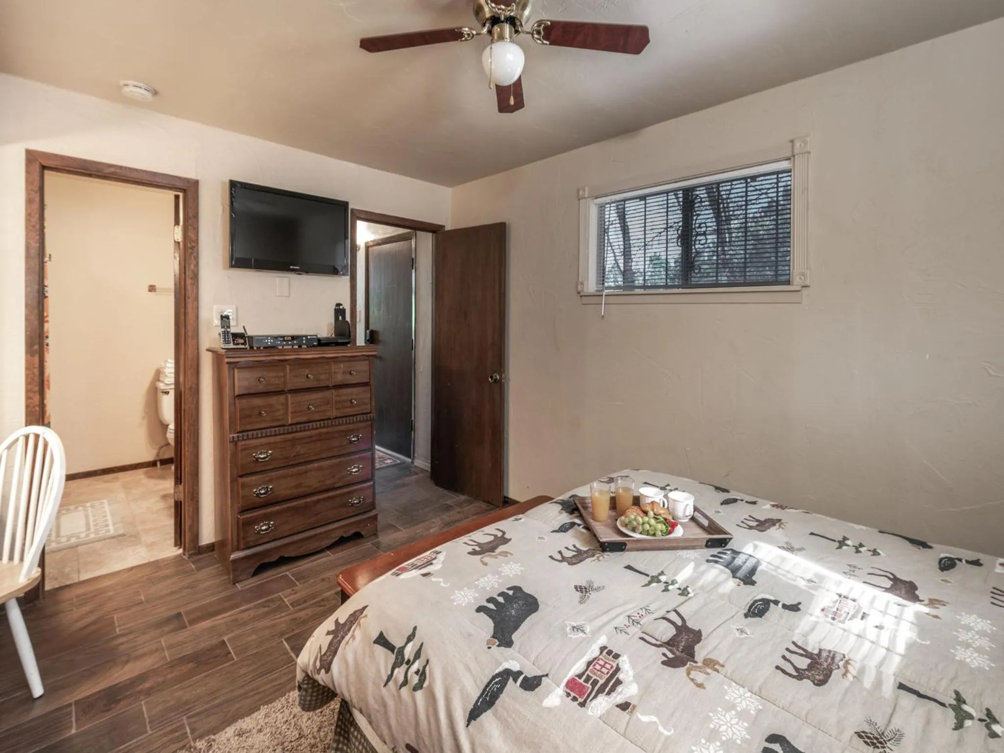 Property building, Bed in Bear Cave