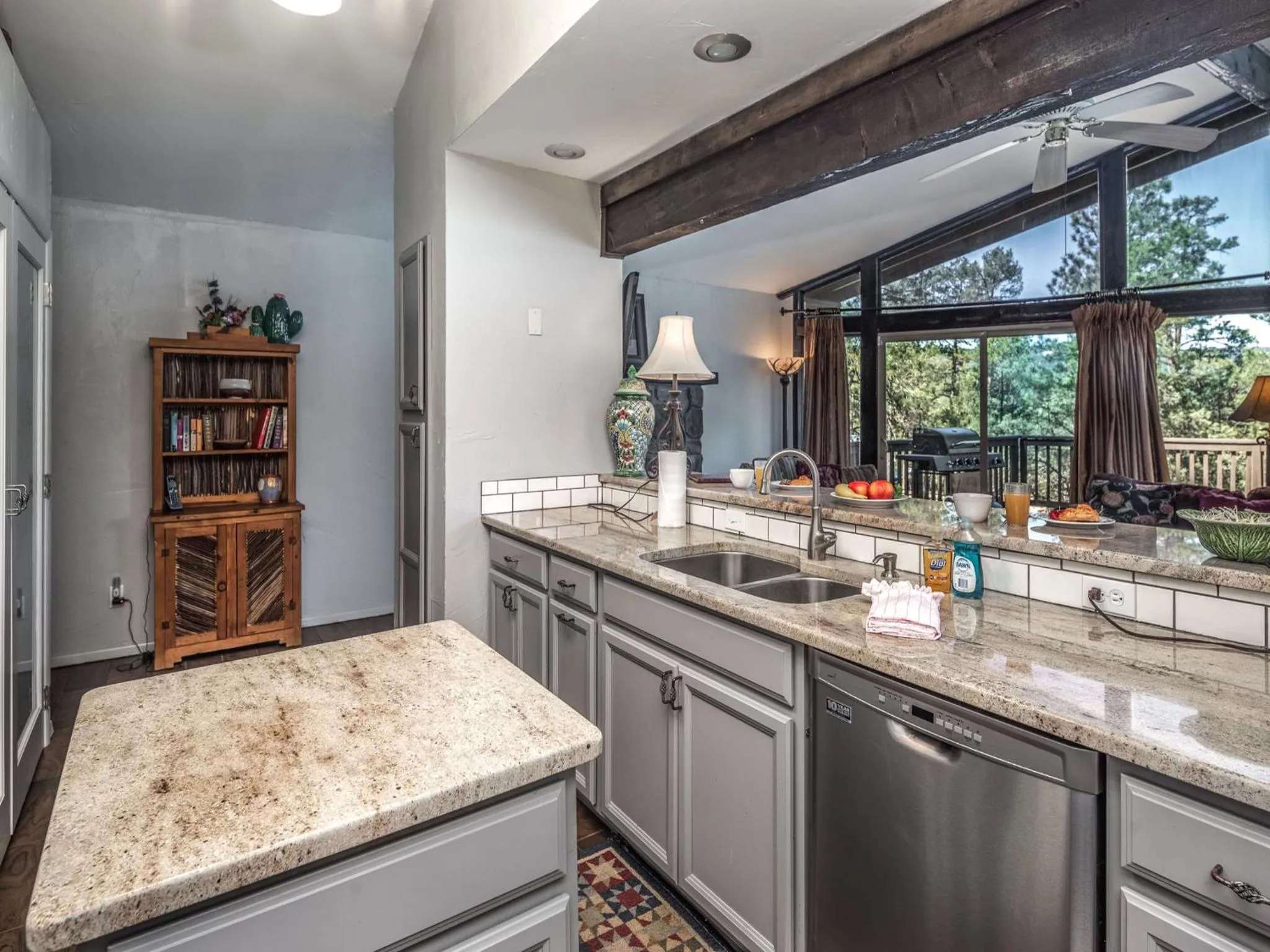 Kitchen or kitchenette in Bear Cave