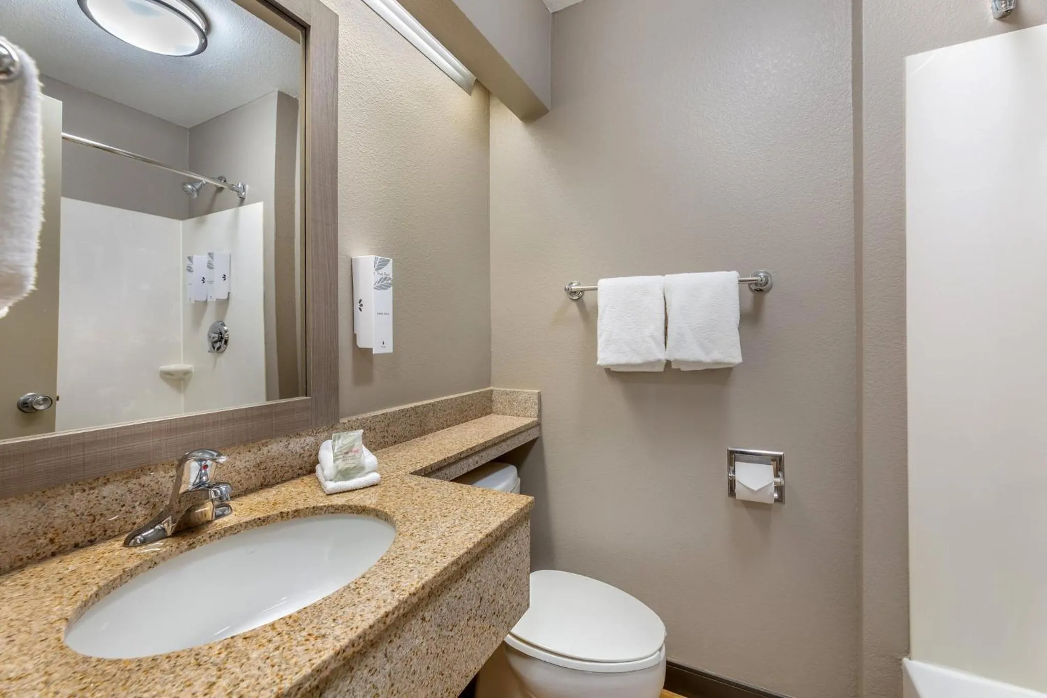 Bathroom in Red Roof Inn Erie – I-90