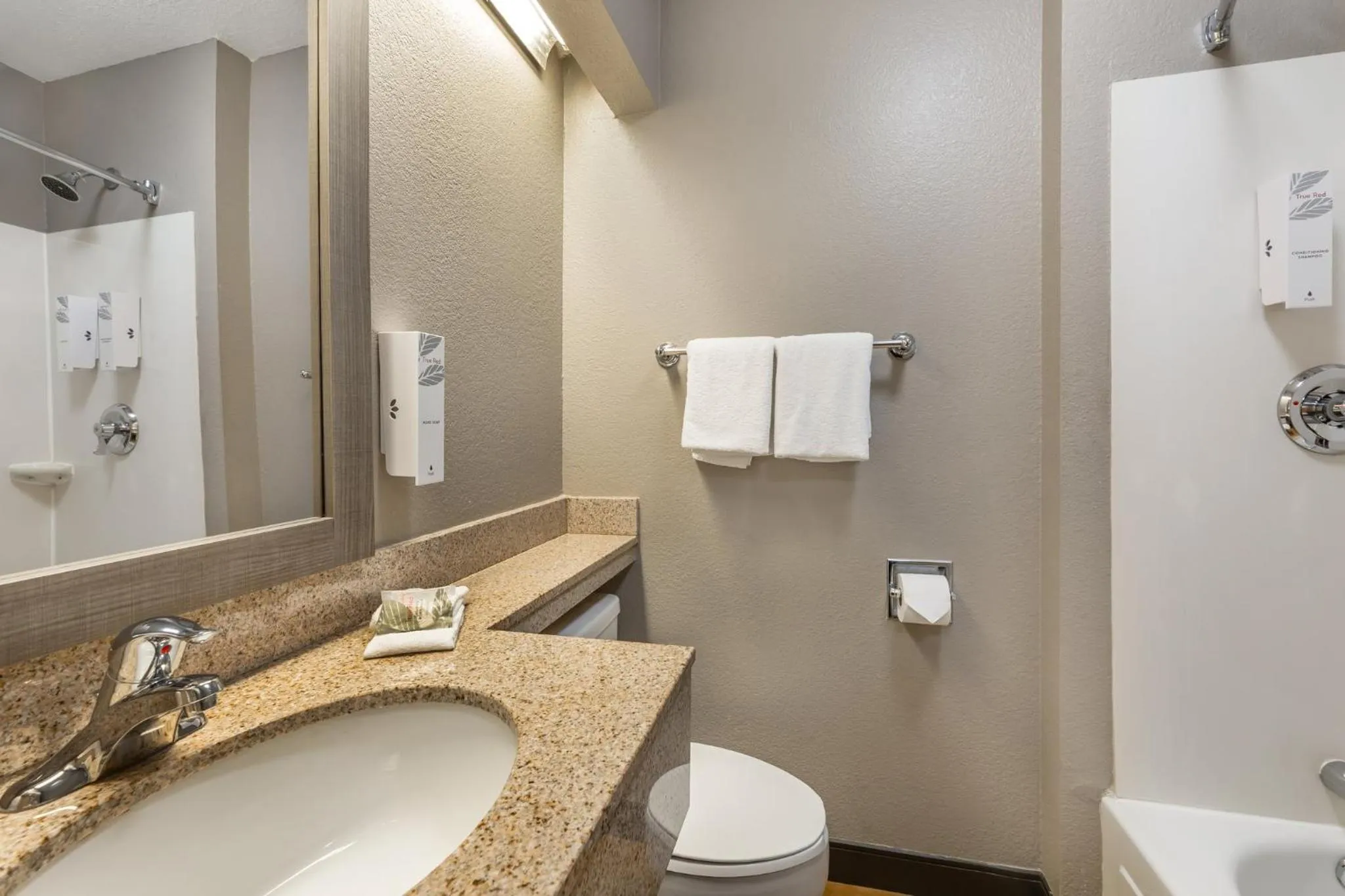 Bathroom in Red Roof Inn Erie – I-90