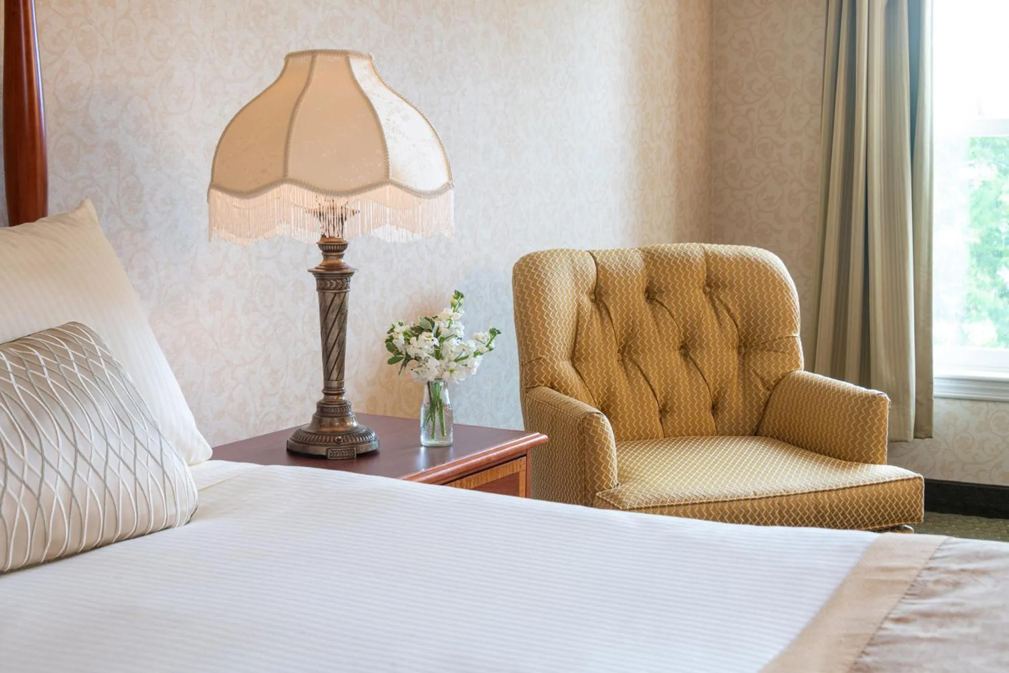 Seating area, Bed in Bar Harbor Grand Hotel