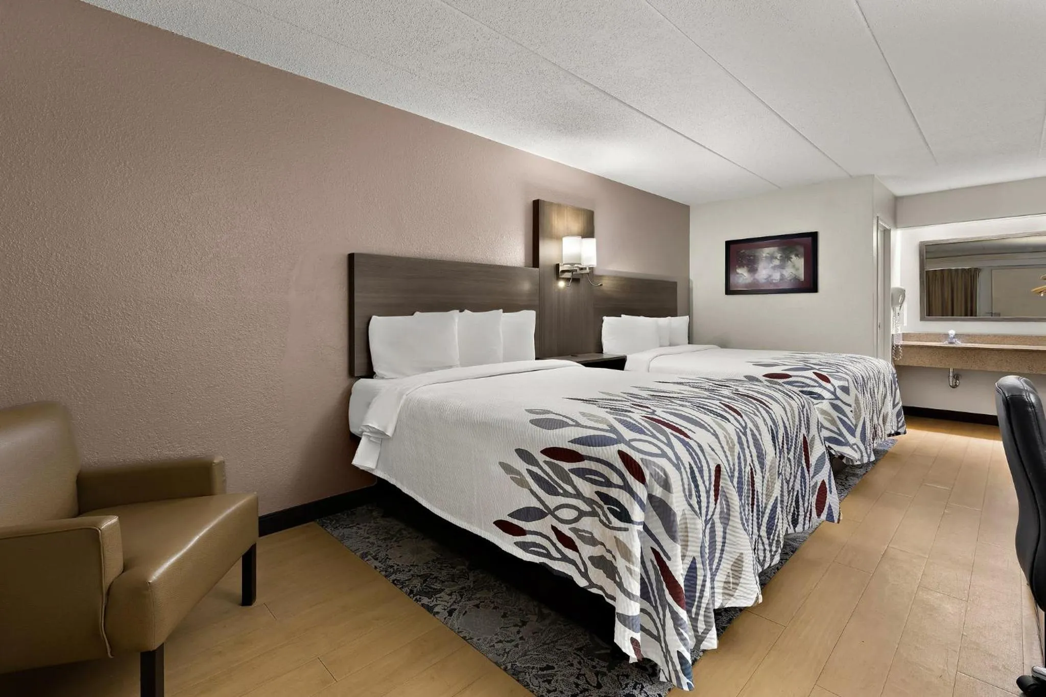 Photo of the whole room, Bed in Red Roof Inn Cleveland - Westlake