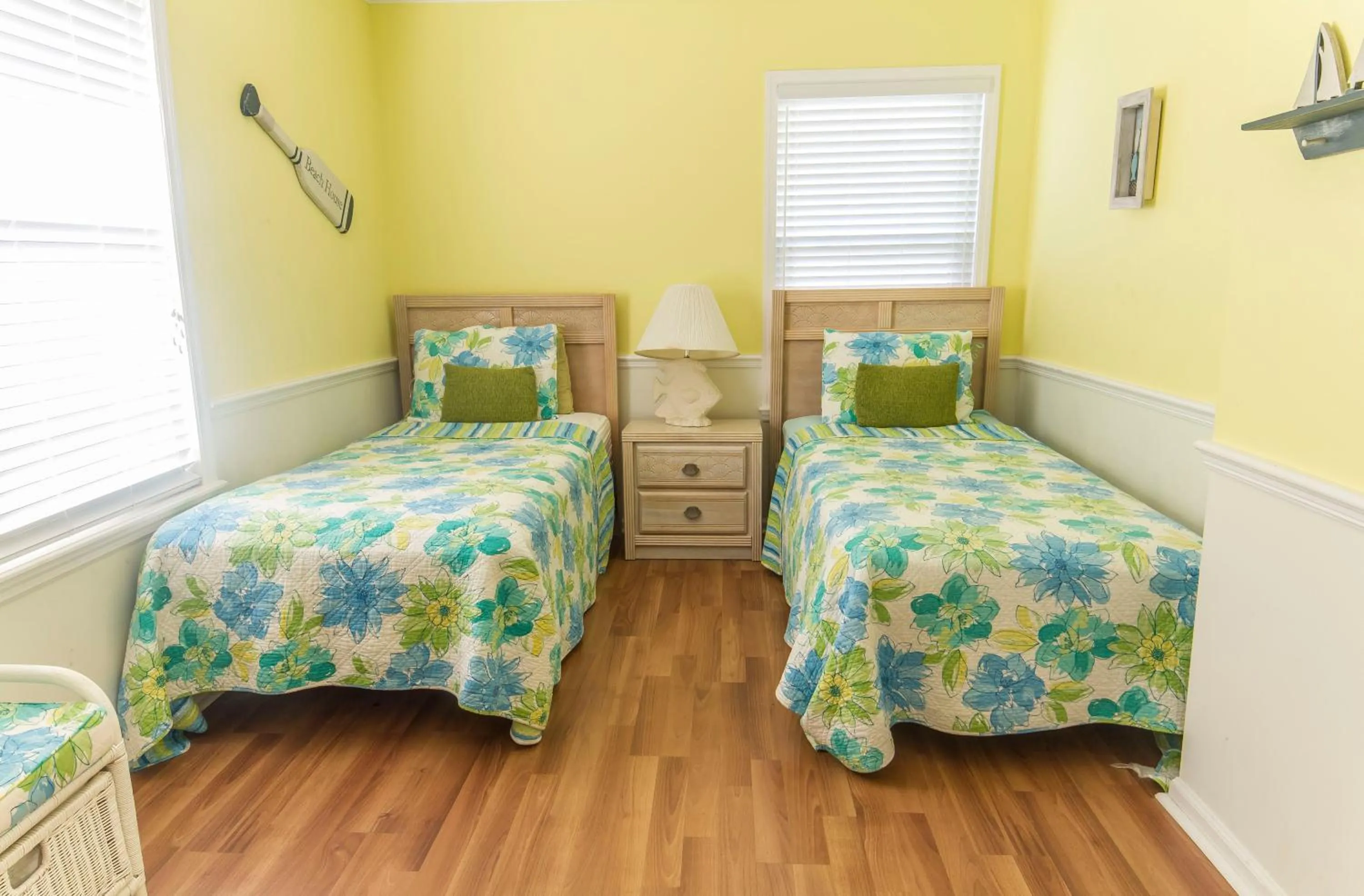 Bedroom, Bed in Bluefish 16 House