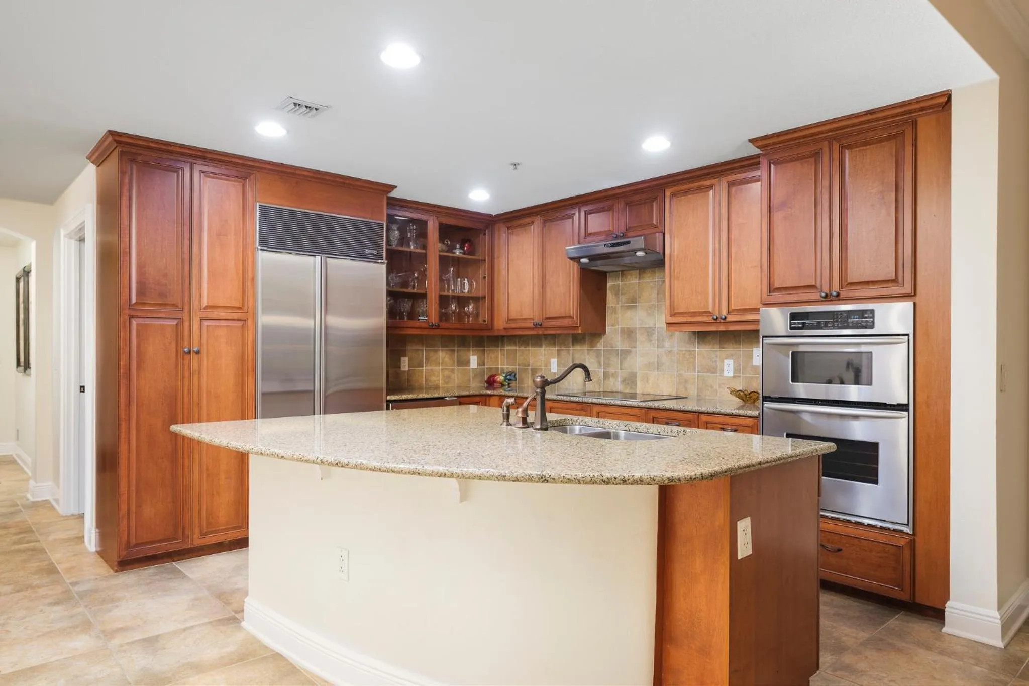 Kitchen or kitchenette in Palm Coast Resort 109