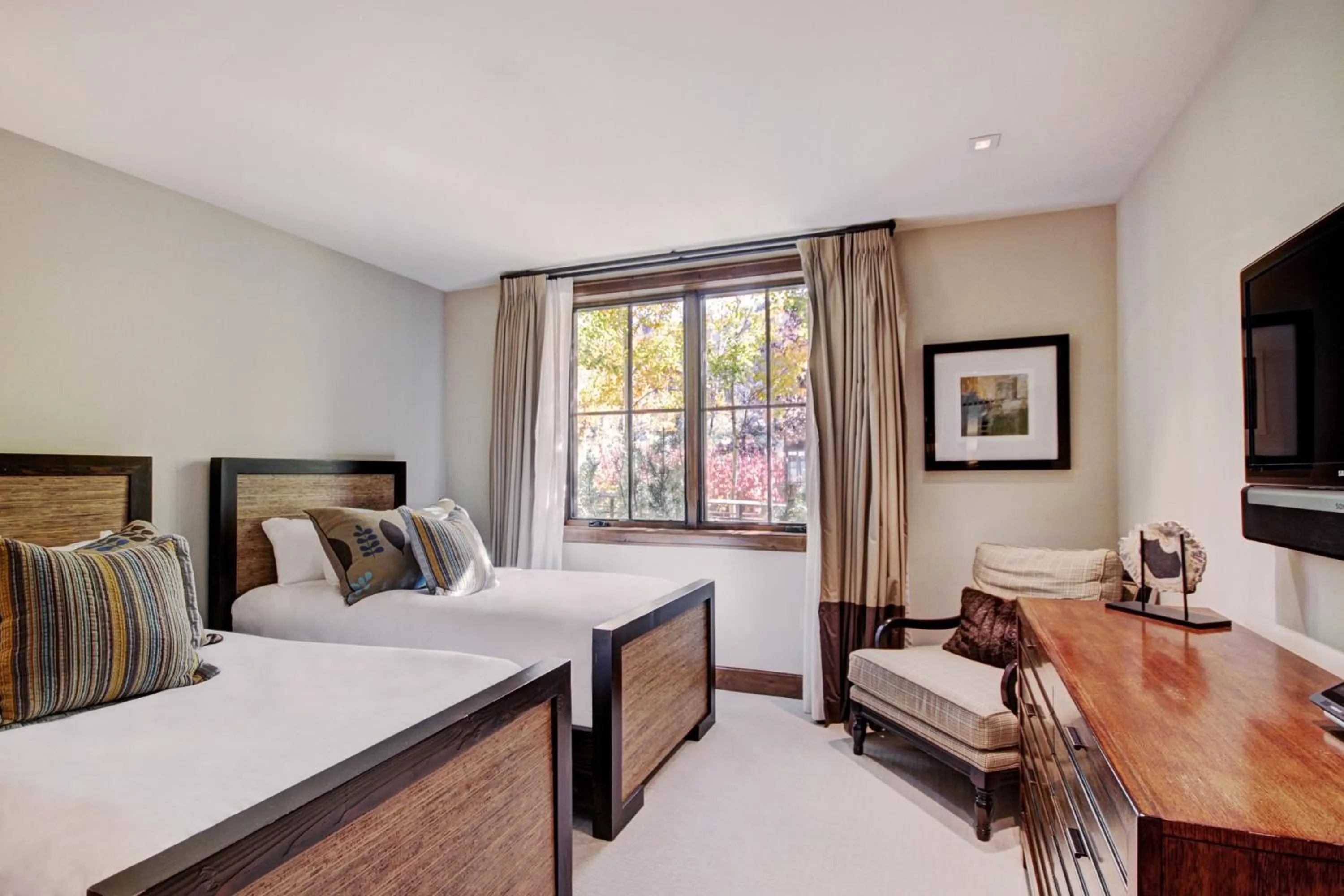 Photo of the whole room, Bed in Legendary Lodging at the Ritz Carlton Residences Vail, A Vail Resorts Property