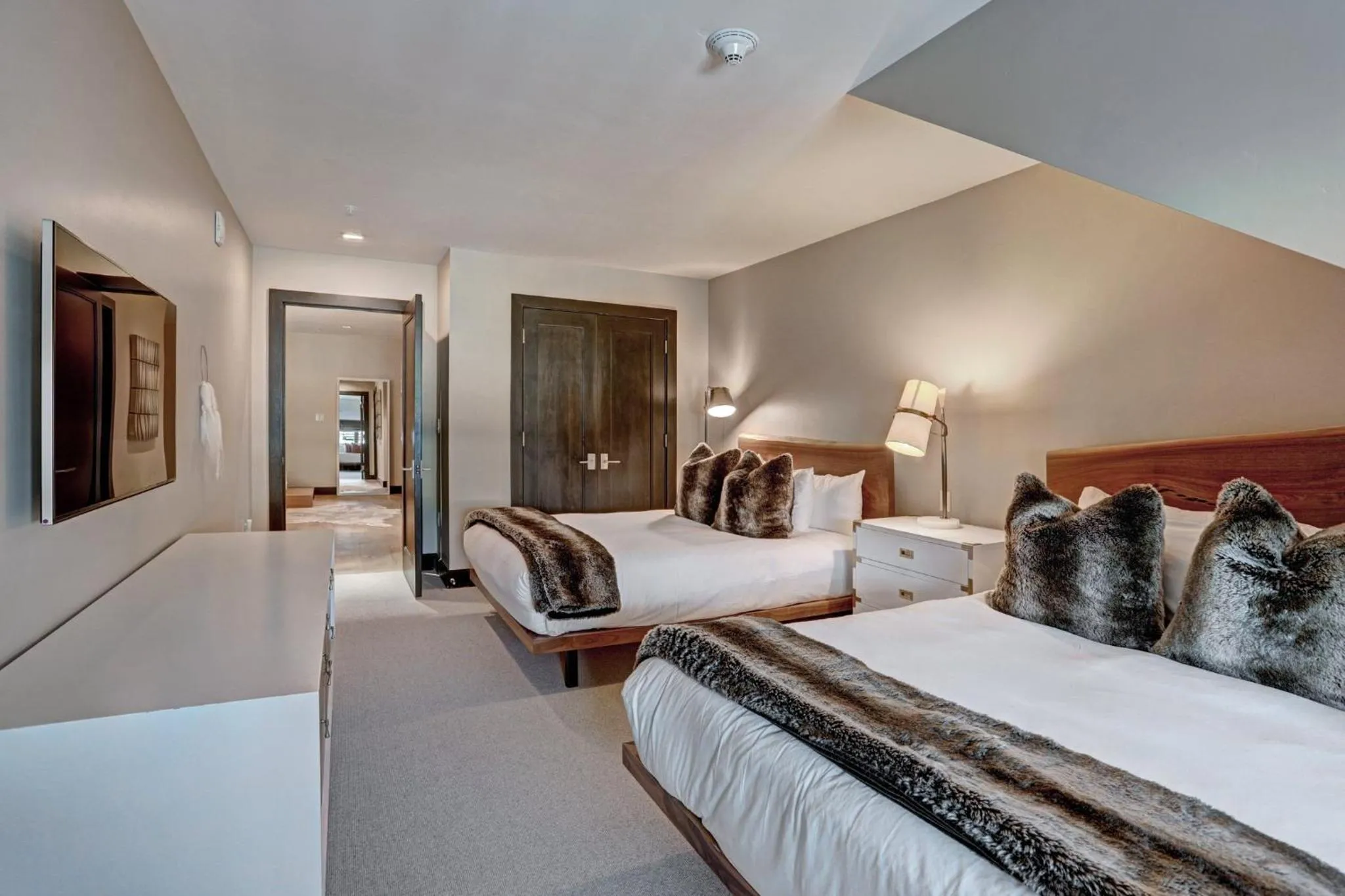 Photo of the whole room, Bed in Legendary Lodging at the Ritz Carlton Residences Vail, A Vail Resorts Property