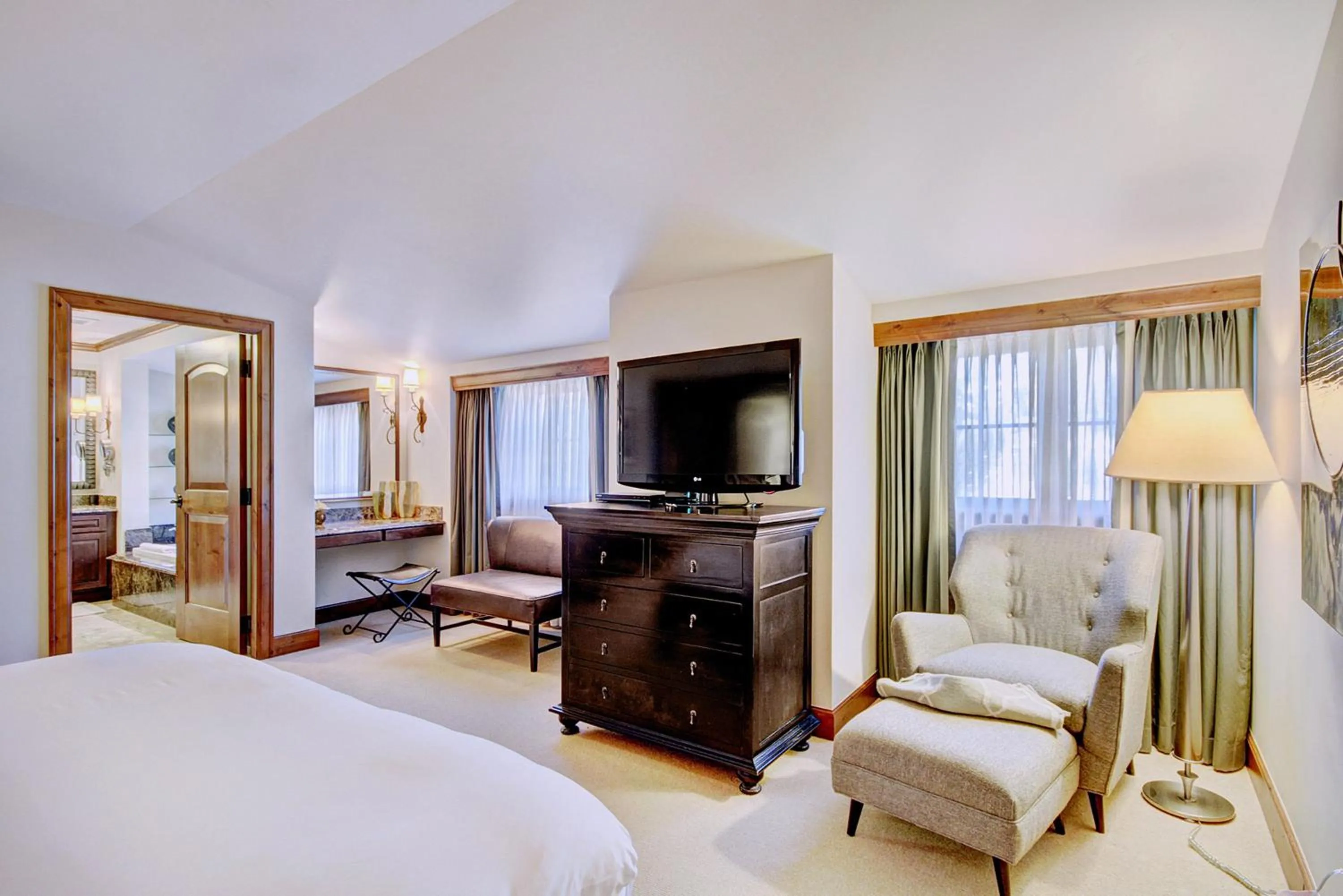 Bedroom, Bed in Legendary Lodging at the Ritz Carlton Residences Vail, A Vail Resorts Property