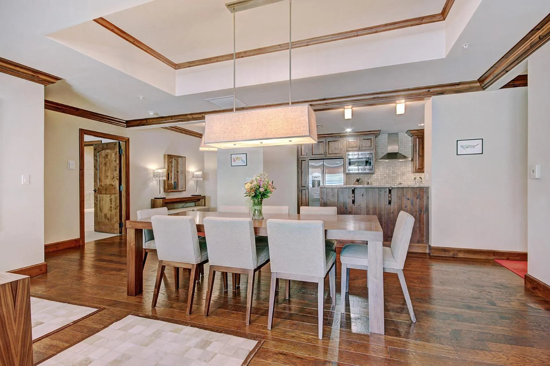 Dining area in Legendary Lodging at the Ritz Carlton Residences Vail, A Vail Resorts Property
