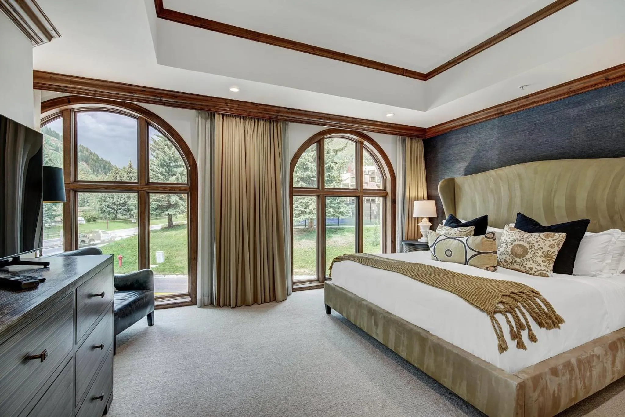 Bedroom, Bed in Legendary Lodging at the Ritz Carlton Residences Vail, A Vail Resorts Property
