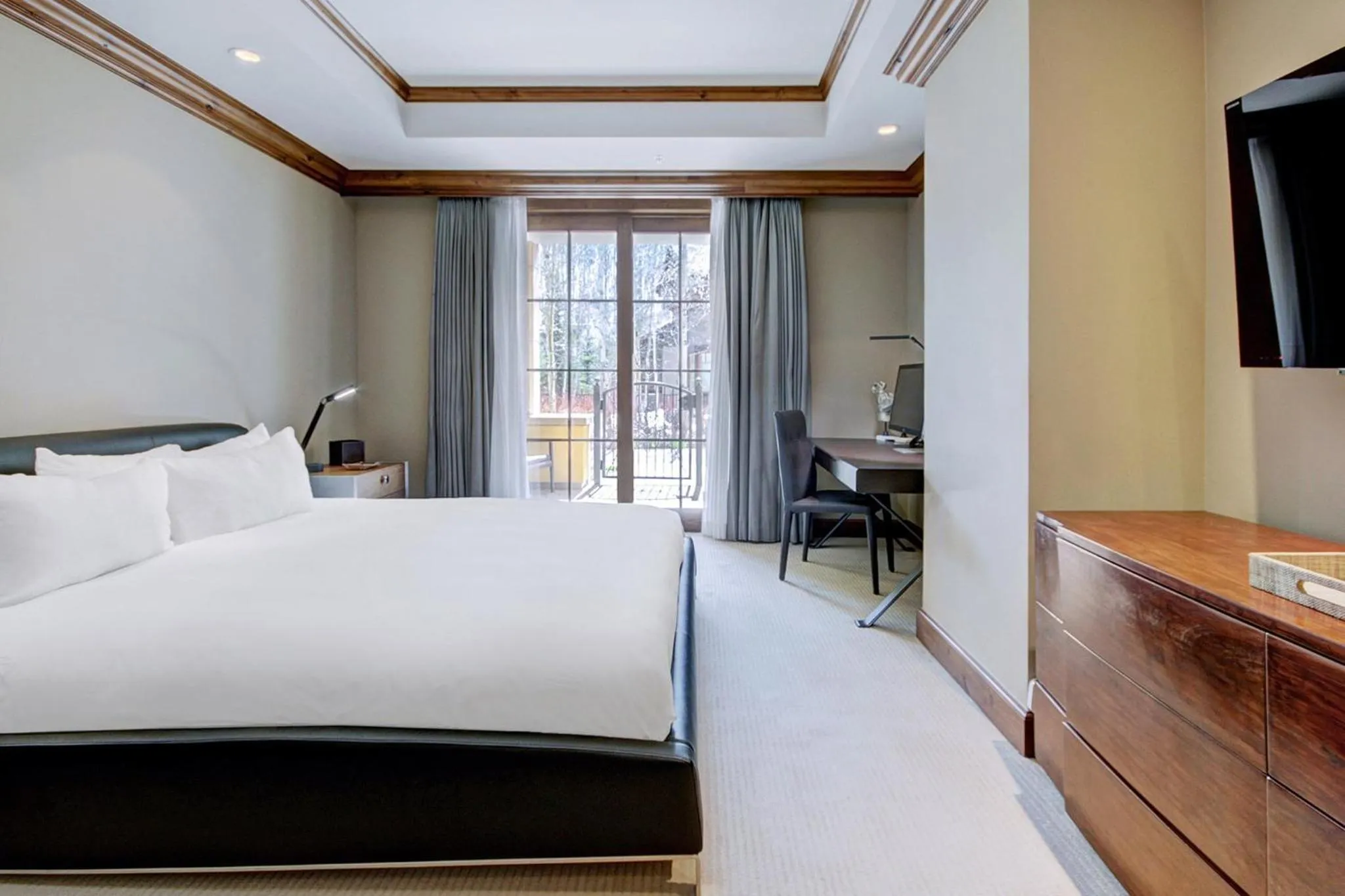 Photo of the whole room, Bed in Legendary Lodging at the Ritz Carlton Residences Vail, A Vail Resorts Property