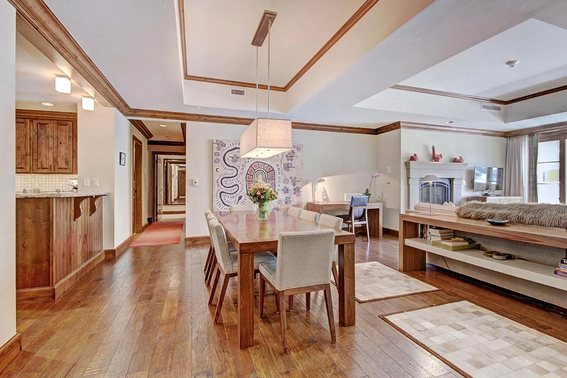 Dining area in Legendary Lodging at the Ritz Carlton Residences Vail, A Vail Resorts Property