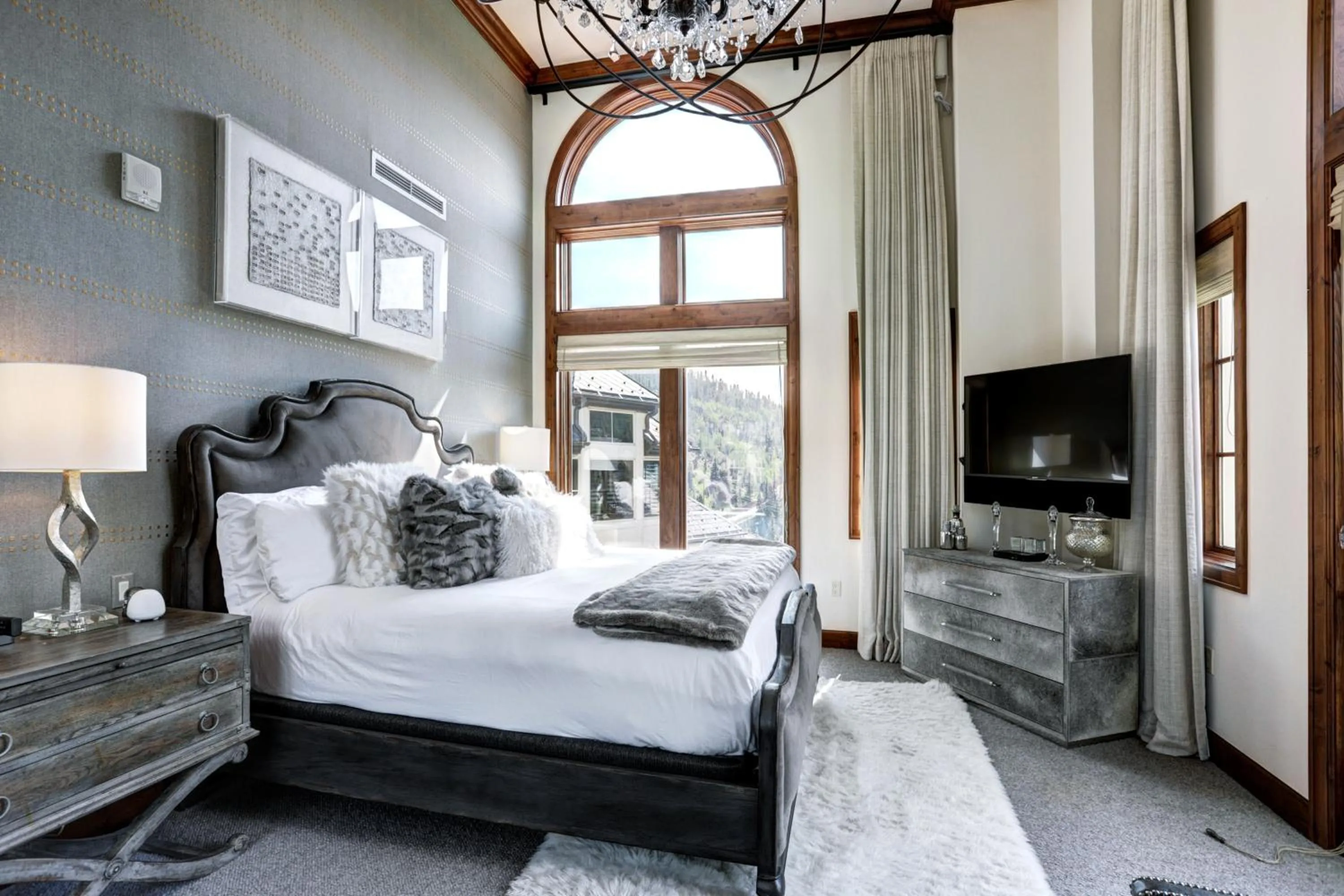 Bed in Legendary Lodging at the Ritz Carlton Residences Vail, A Vail Resorts Property
