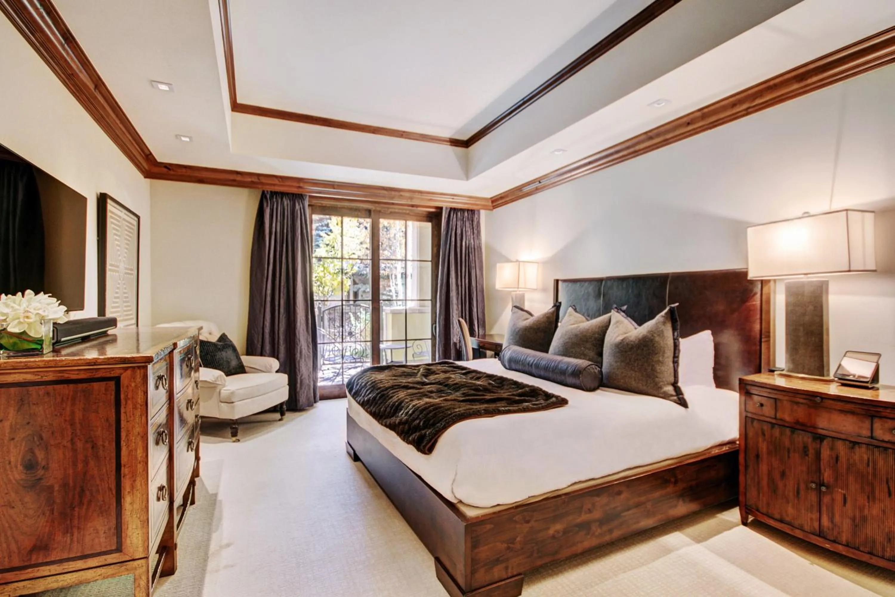 Photo of the whole room, Bed in Legendary Lodging at the Ritz Carlton Residences Vail, A Vail Resorts Property