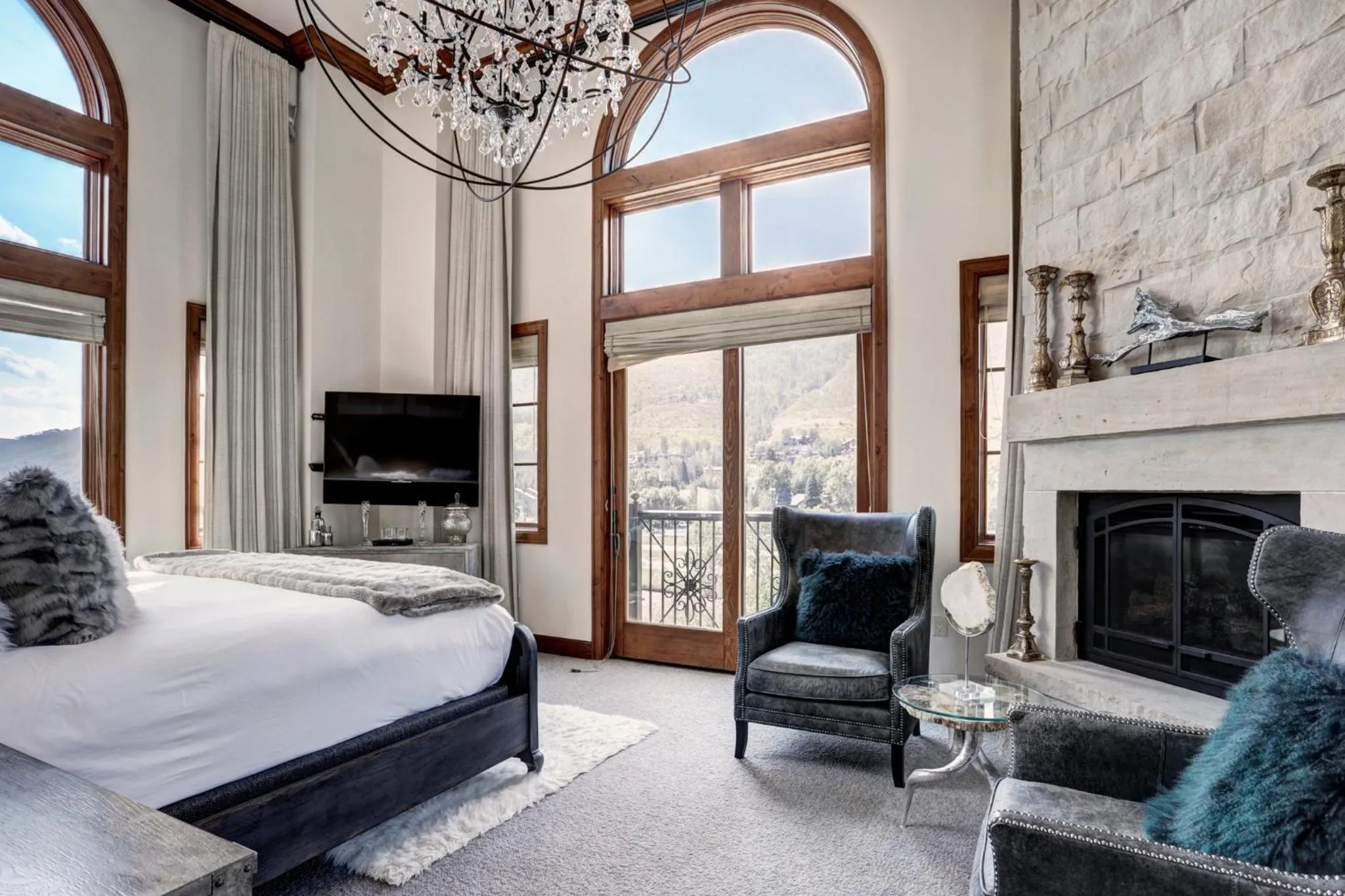Bedroom, Bed in Legendary Lodging at the Ritz Carlton Residences Vail, A Vail Resorts Property