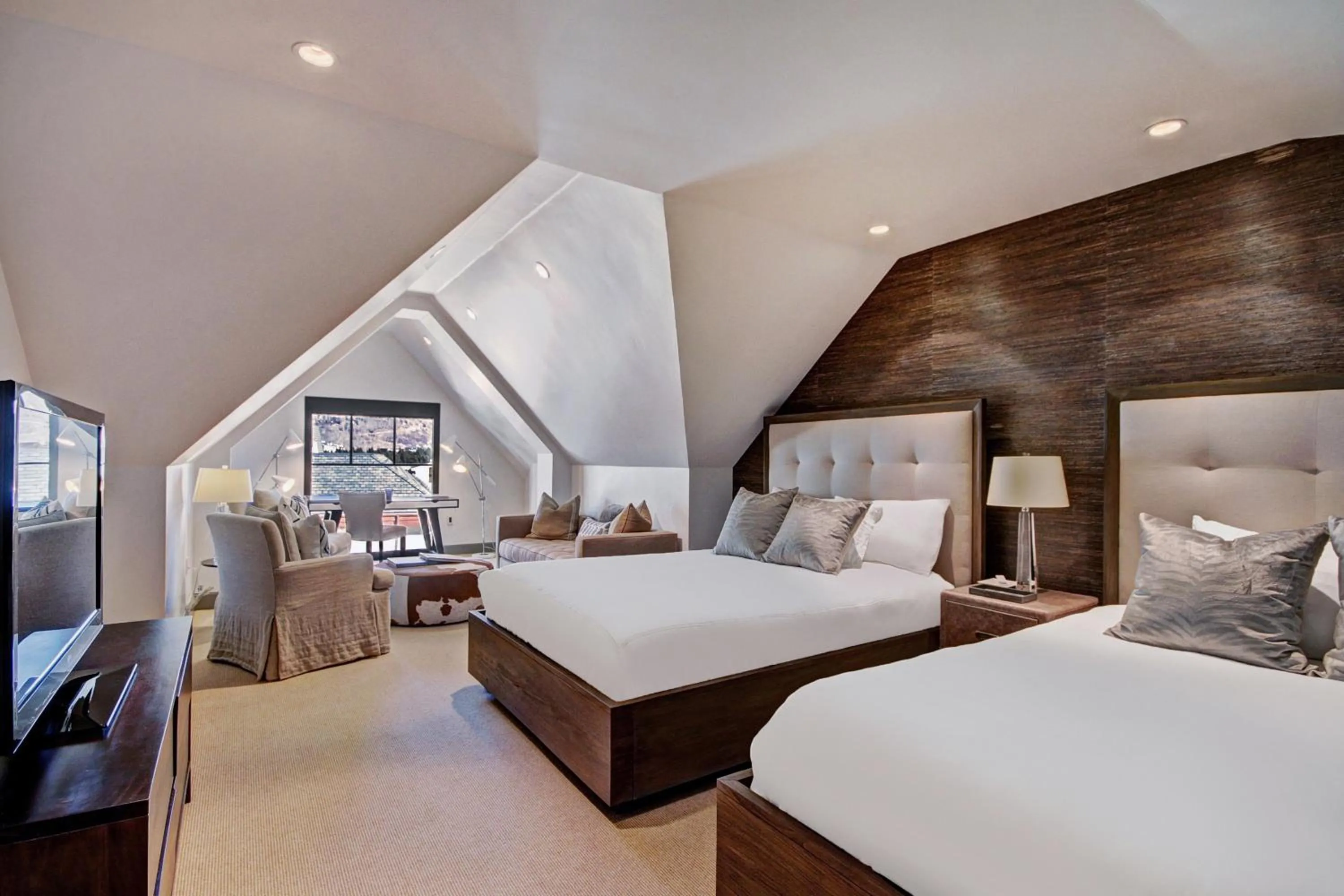 Photo of the whole room, Bed in Legendary Lodging at the Ritz Carlton Residences Vail, A Vail Resorts Property