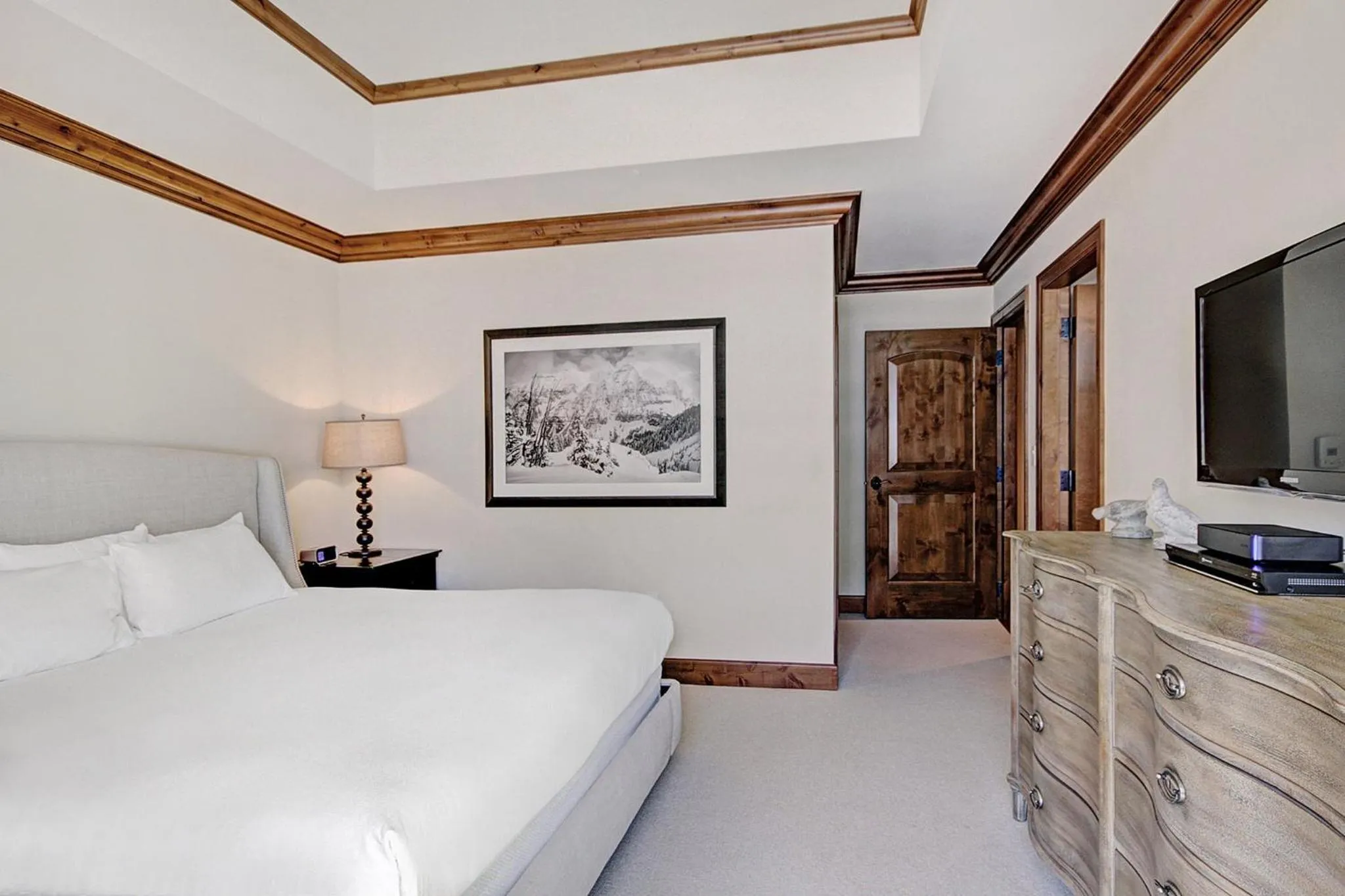 Photo of the whole room, Bed in Legendary Lodging at the Ritz Carlton Residences Vail, A Vail Resorts Property