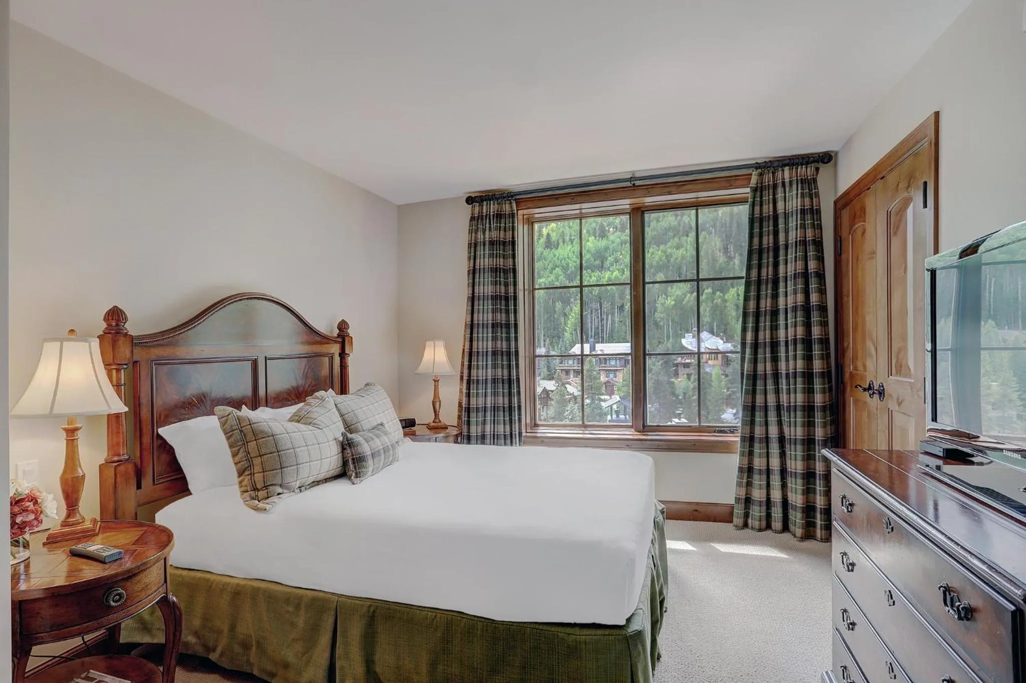 Photo of the whole room, Bed in Legendary Lodging at the Ritz Carlton Residences Vail, A Vail Resorts Property