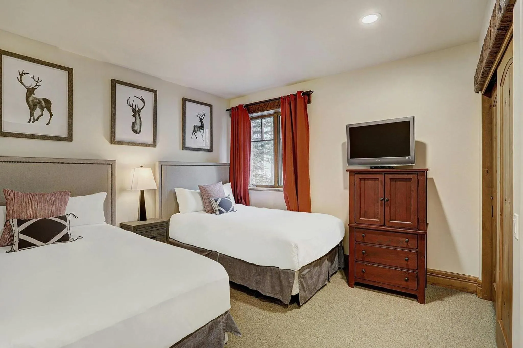 Bedroom, Bed in Legendary Lodging at the Ritz Carlton Residences Vail, A Vail Resorts Property