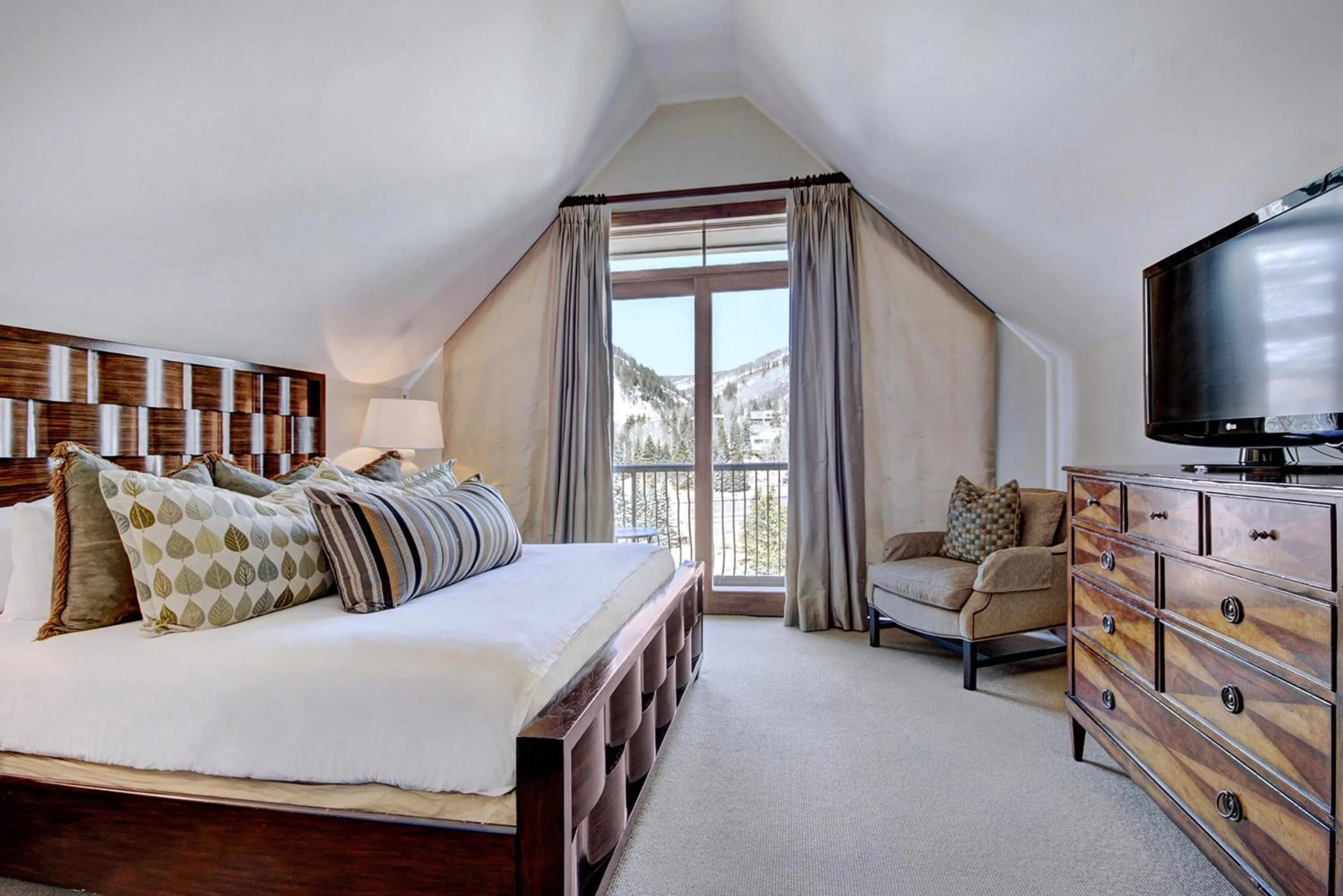 Bedroom, Bed in Legendary Lodging at the Ritz Carlton Residences Vail, A Vail Resorts Property