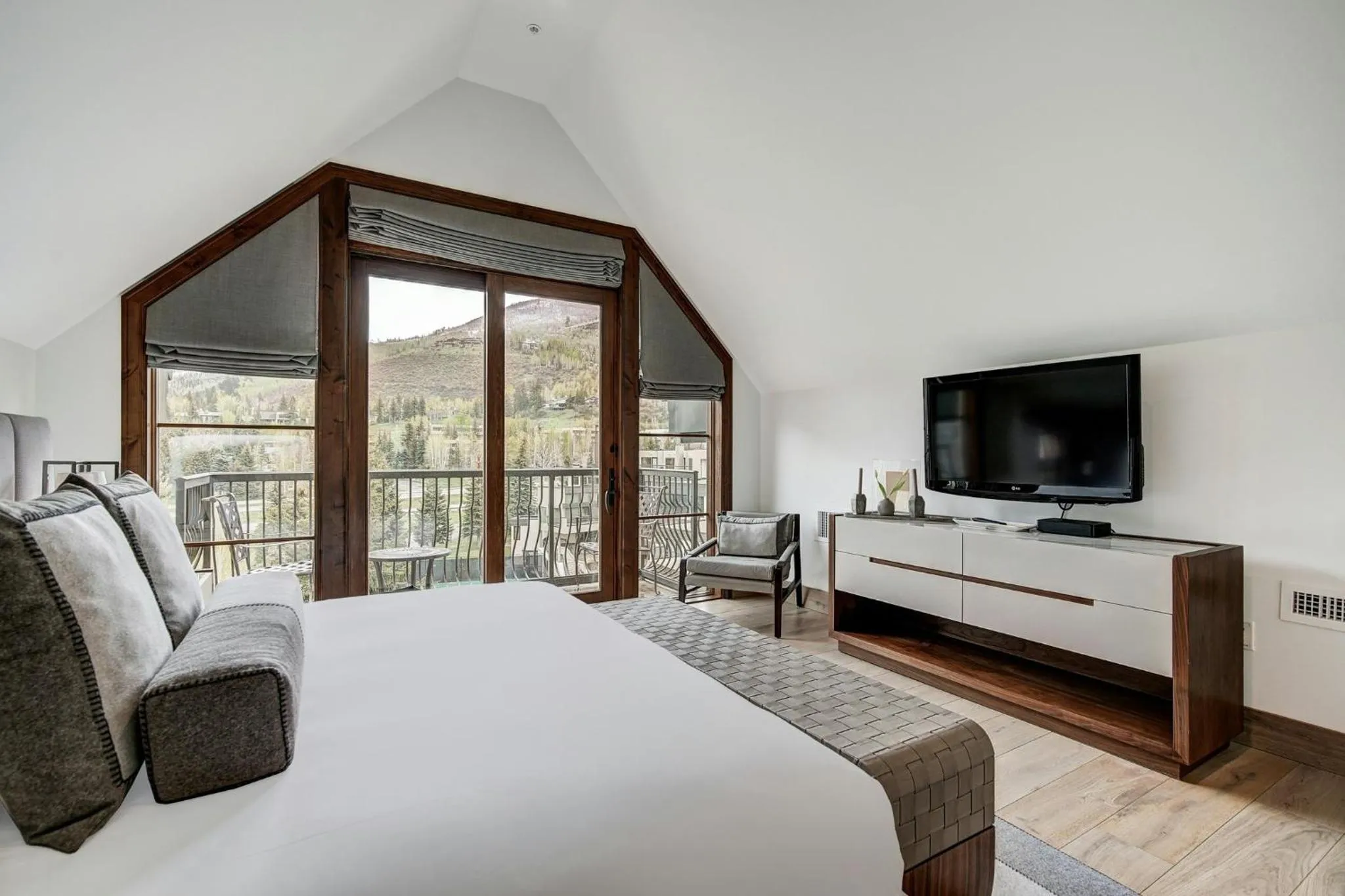 Bedroom, Bed in Legendary Lodging at the Ritz Carlton Residences Vail, A Vail Resorts Property