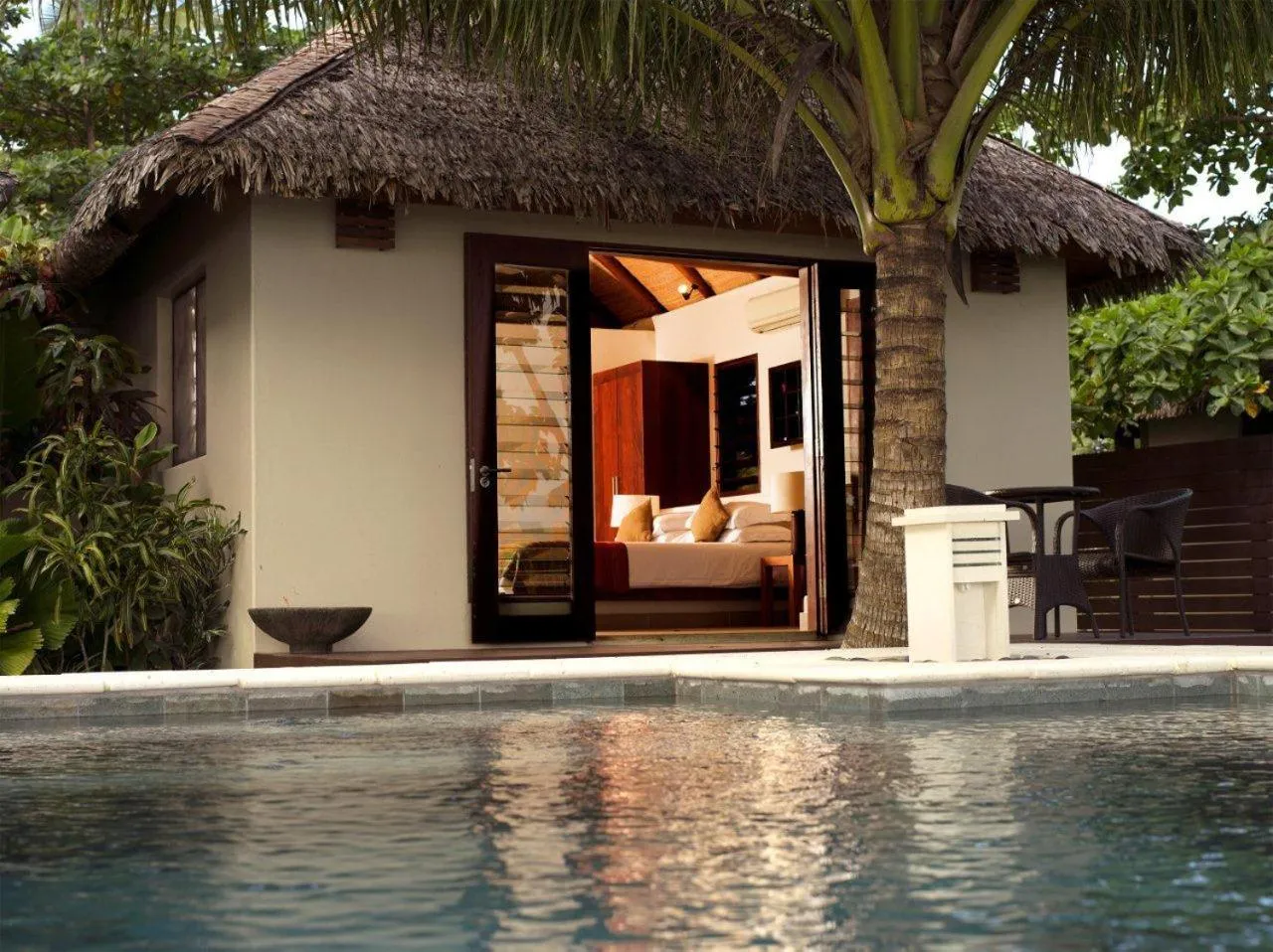 Swimming pool in Eratap Beach Resort